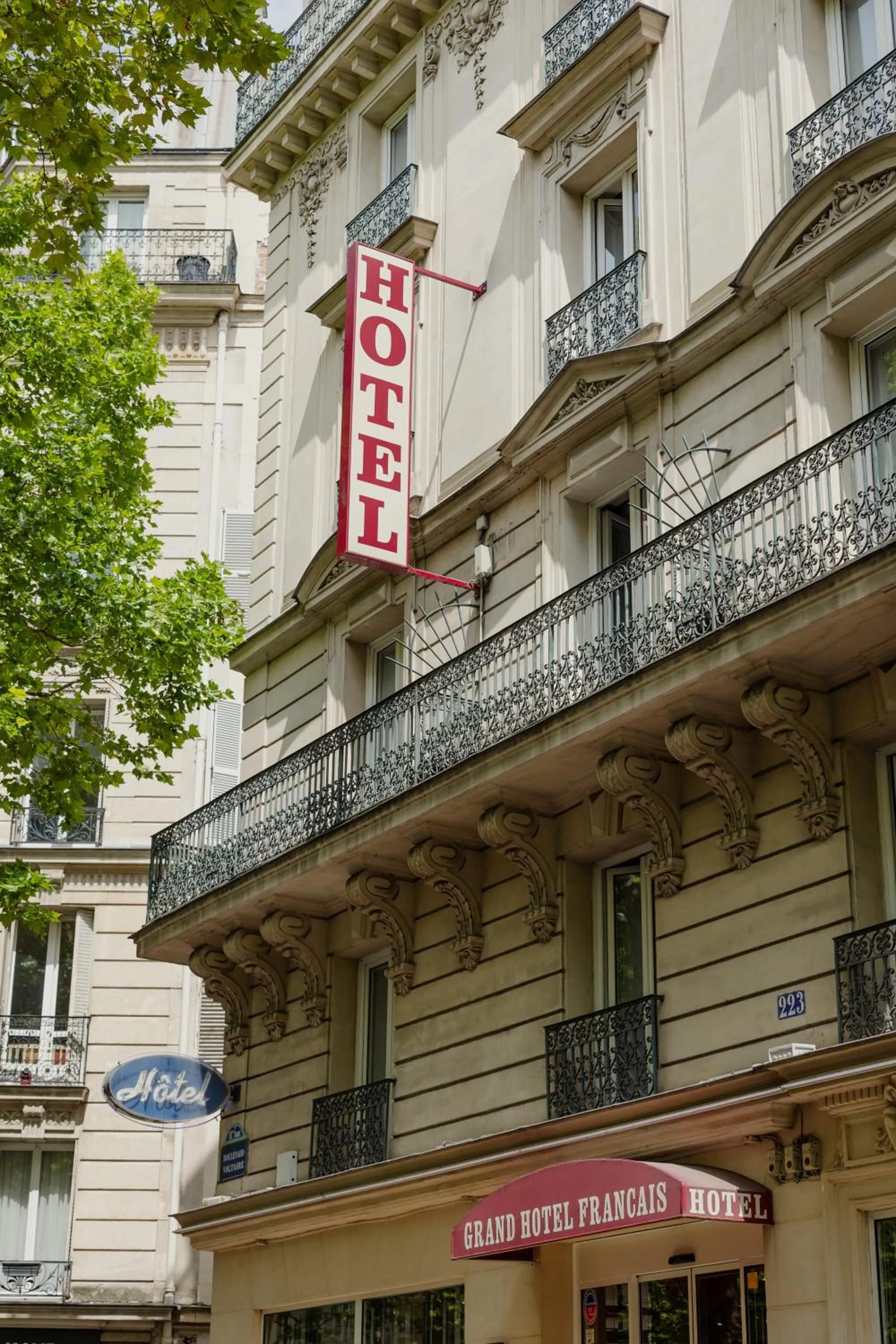 Facade/entrance in Grand Hotel Francais