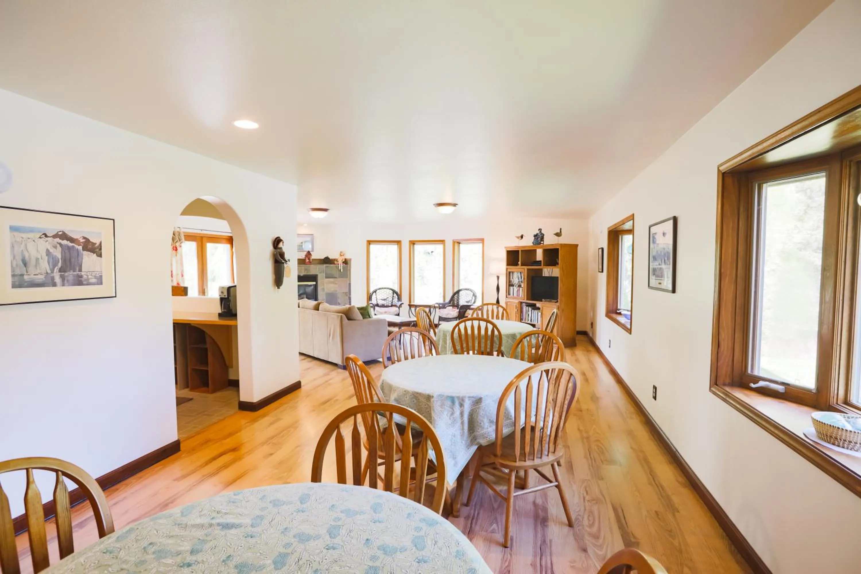 Dining area in Inn at Tern Lake