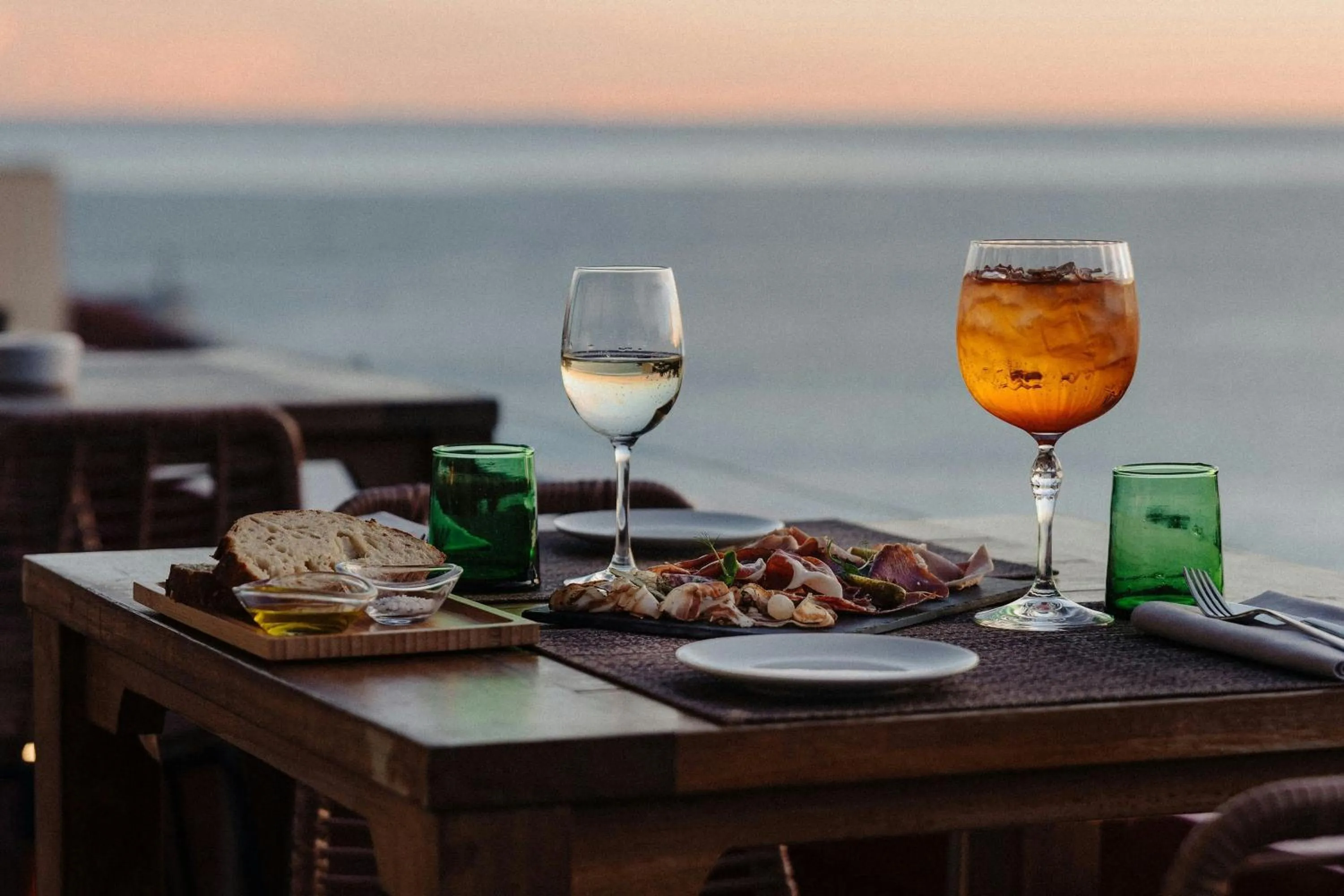 Restaurant/places to eat in AC Hotel by Marriott Nice