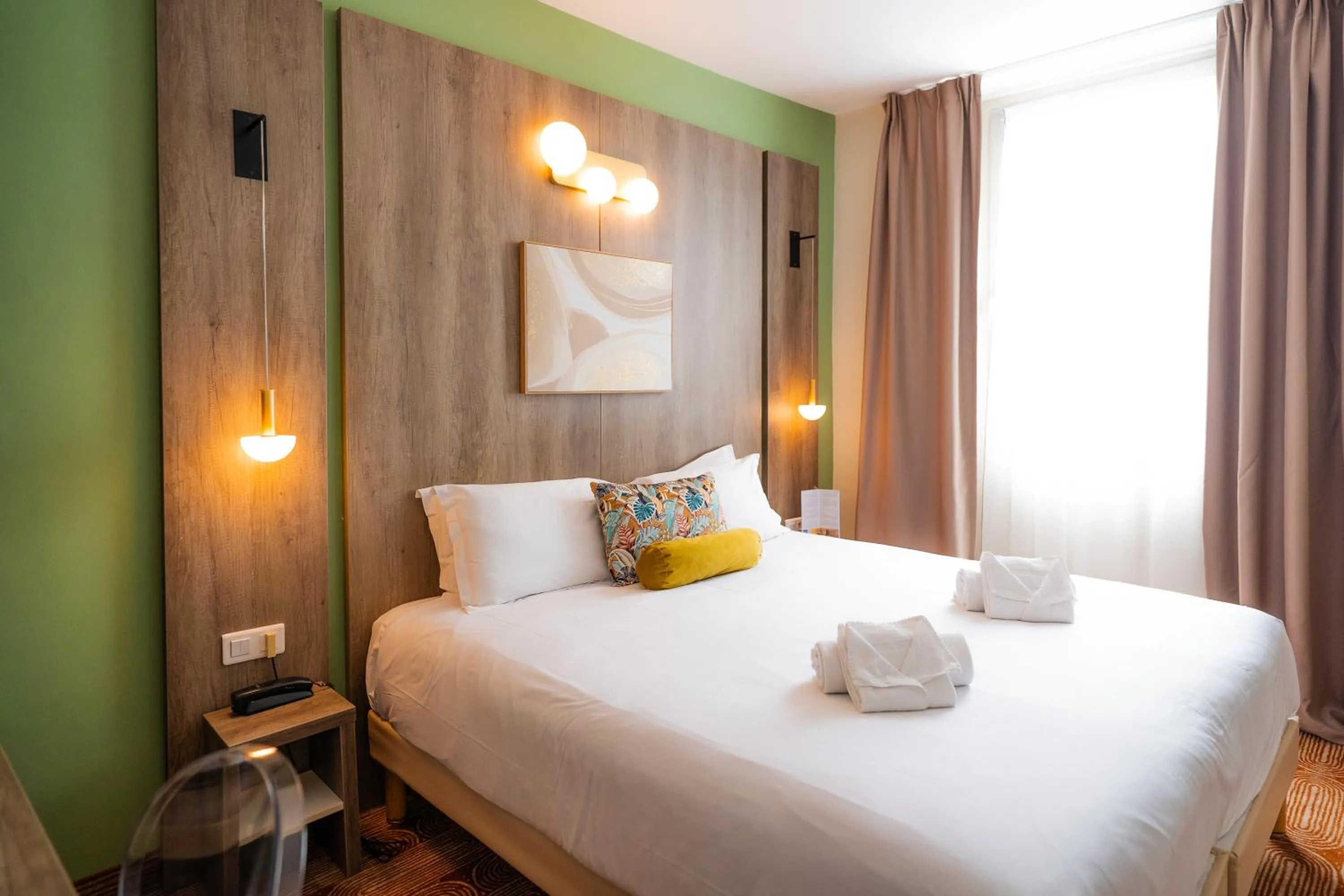 Bedroom, Bed in Hôtel Le Seize, Nice Centre