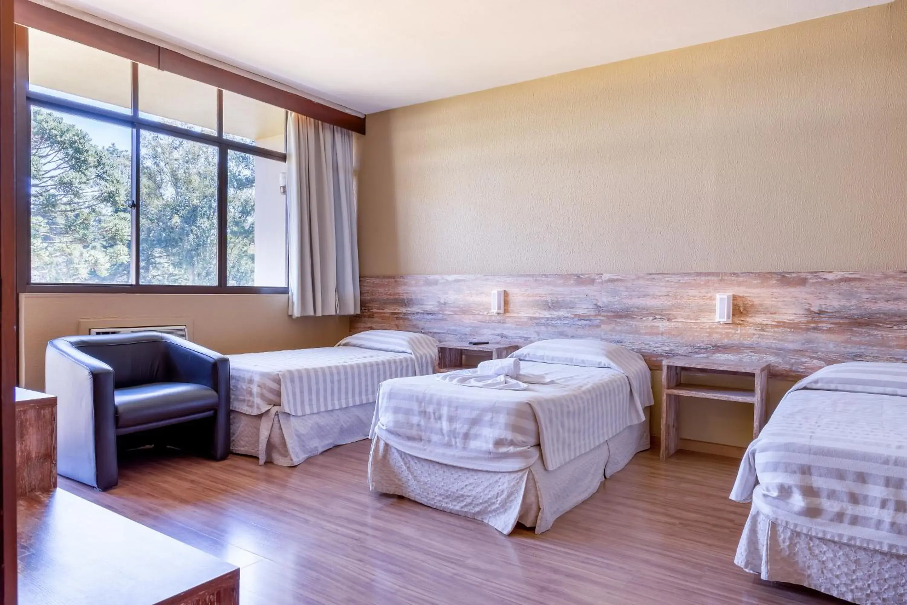 Deluxe Triple Room in Samuara Hotel Caxias do Sul Deluxe Triple Room in Samuara Hotel Caxias do Sul