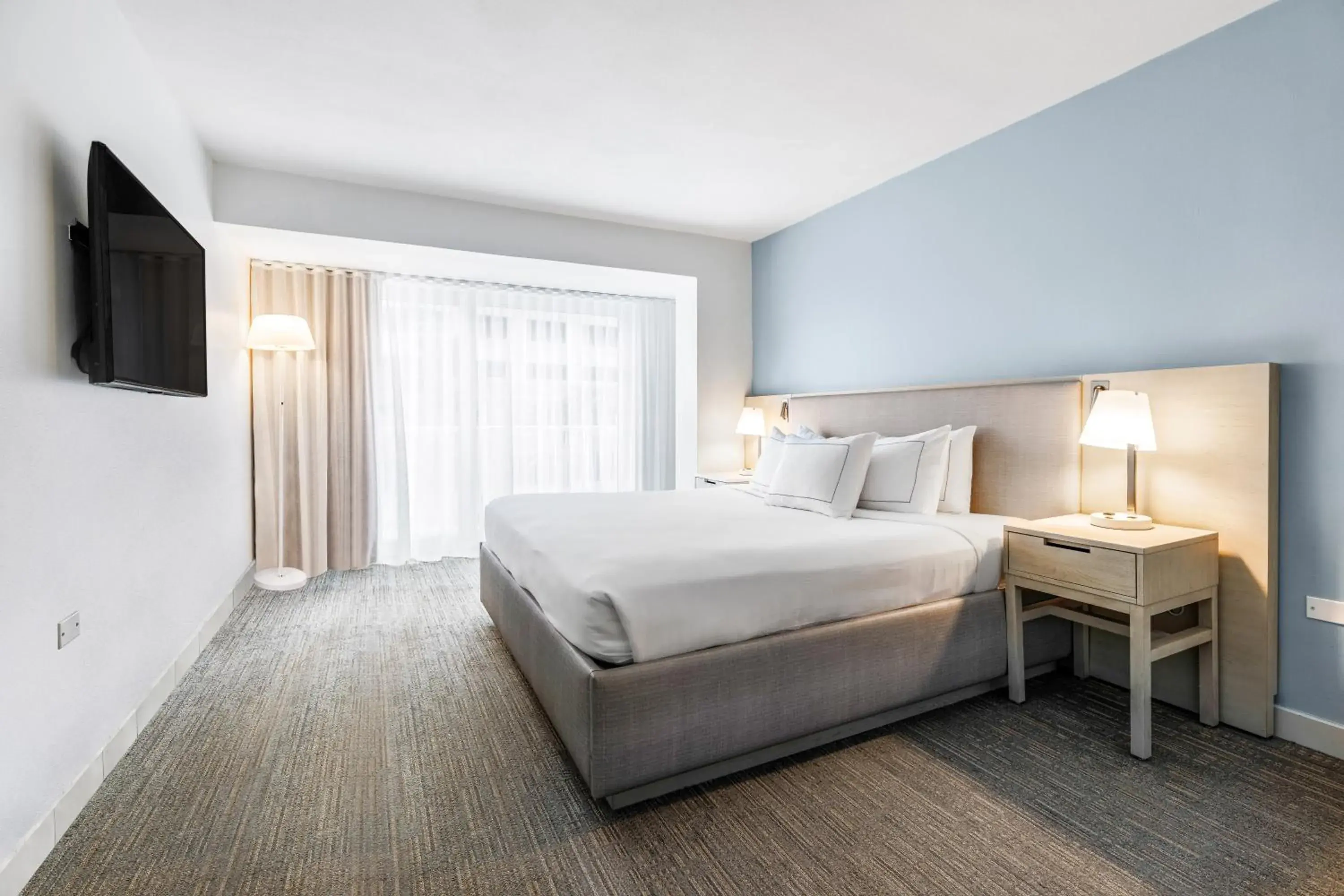 King Room with Tub - Mobility and Hearing Access in Condado Palm Inn San Juan, Tapestry Collection by Hilton King Room with Tub - Mobility and Hearing Access in Condado Palm Inn San Juan, Tapestry Collection by Hilton