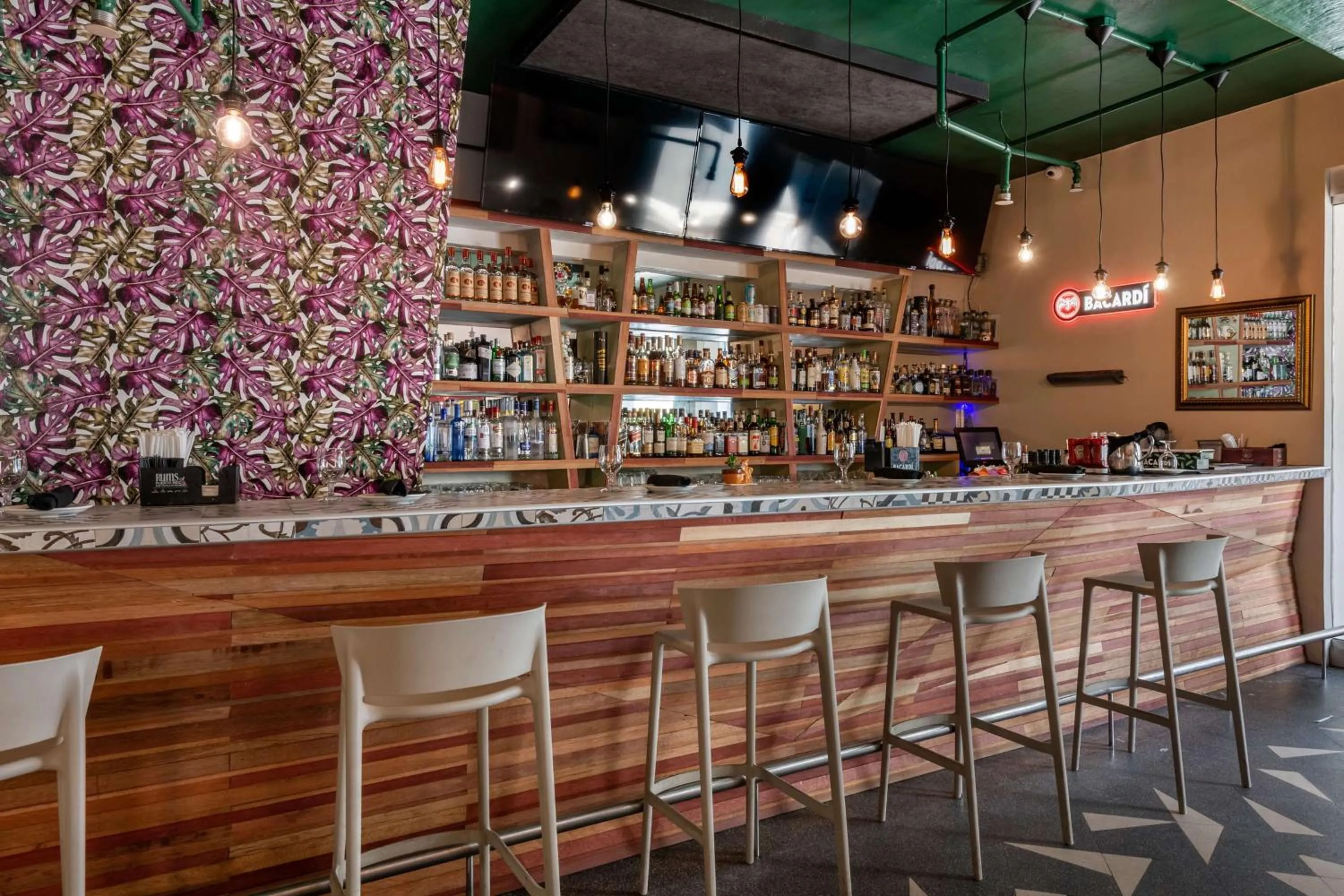 Restaurant/places to eat in Condado Palm Inn San Juan, Tapestry Collection by Hilton