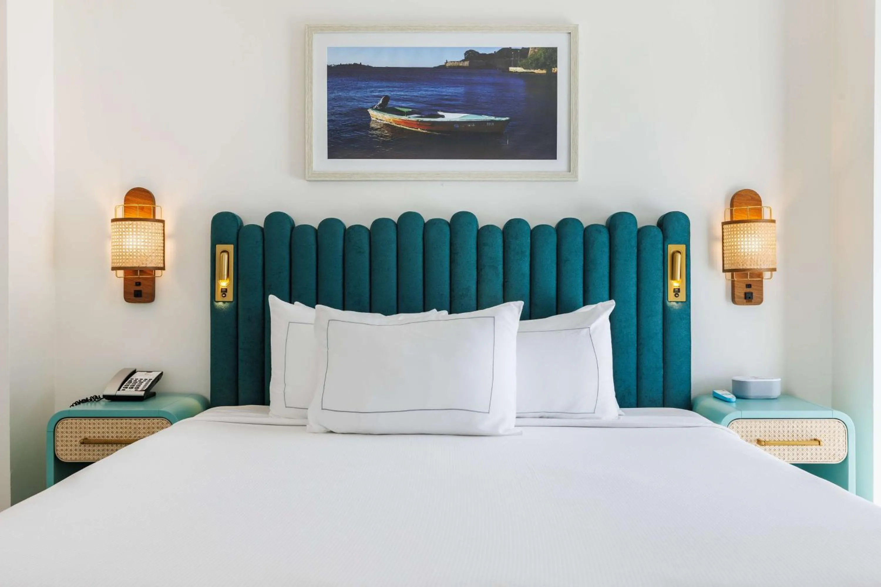 Photo of the whole room, Bed in Condado Palm Inn San Juan, Tapestry Collection by Hilton