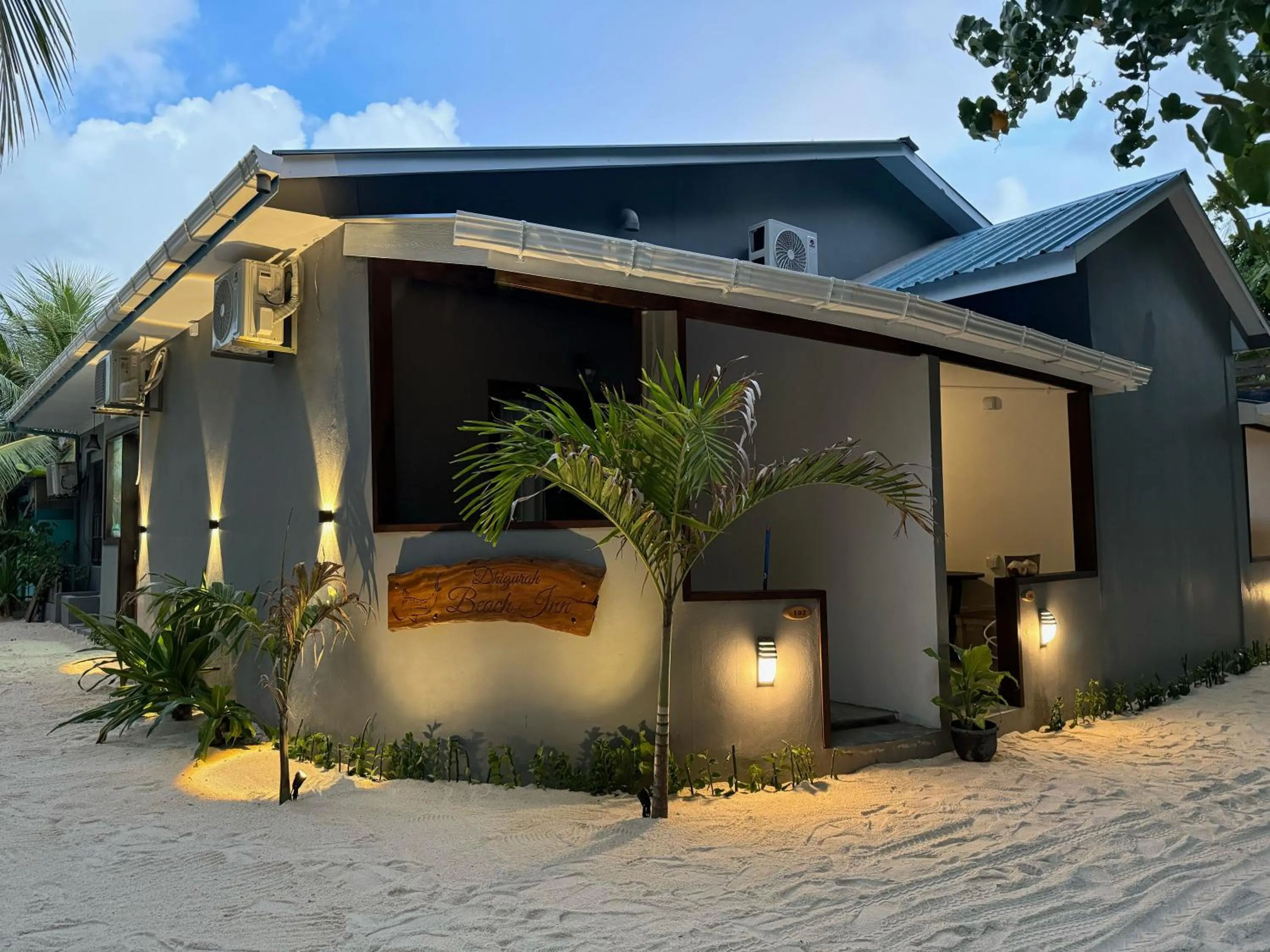 Dhigurah Beach Inn