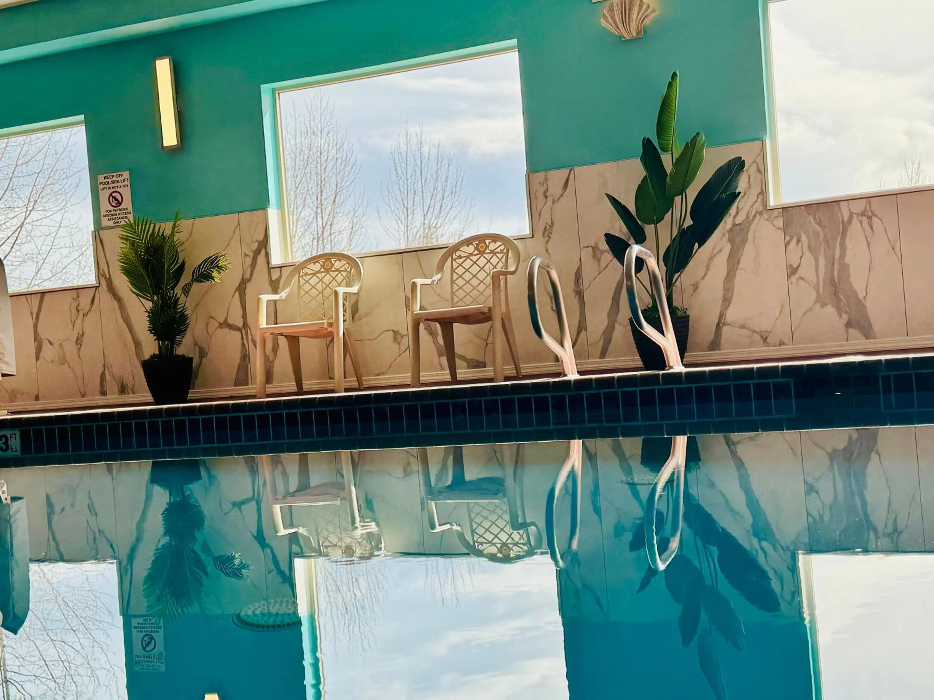 Swimming pool in Aspen Hotel