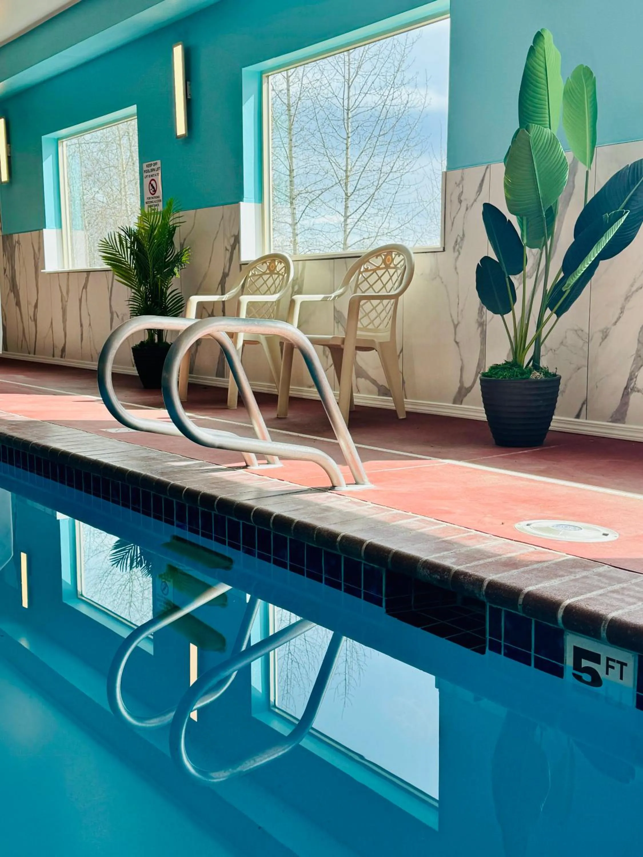 Swimming pool in Aspen Hotel