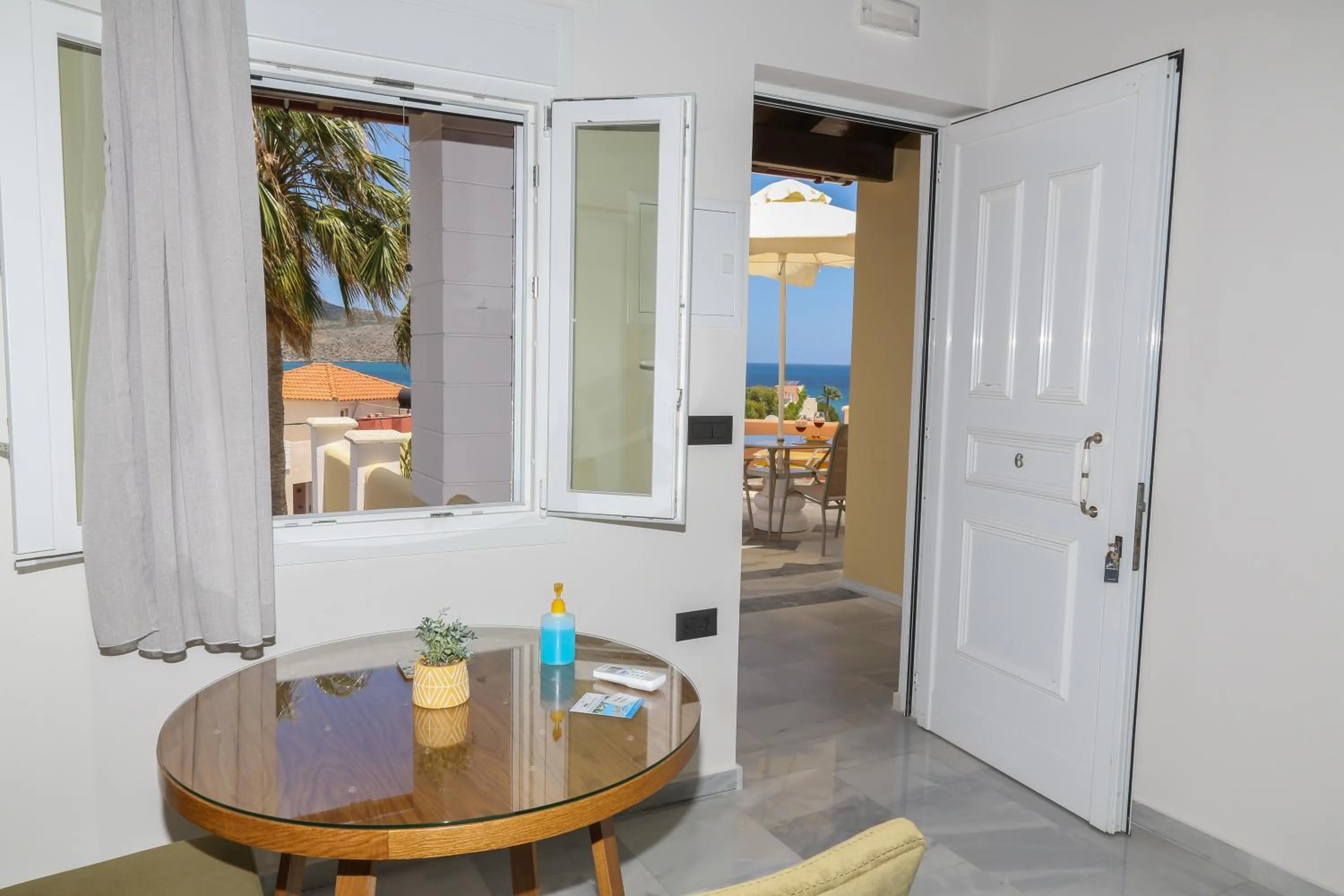 Photo of the whole room in Heaven Apartments