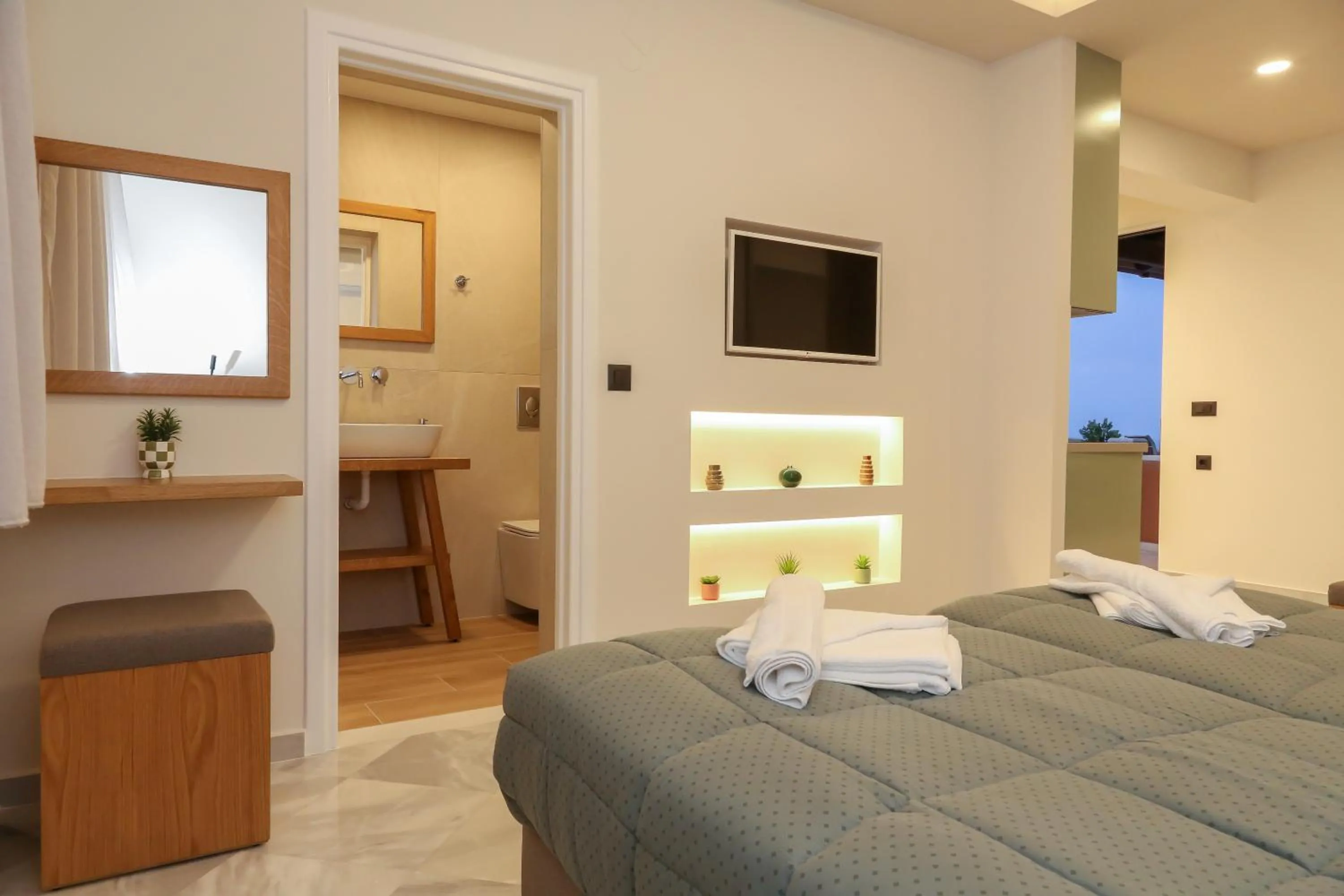 TV and multimedia, Bed in Heaven Apartments