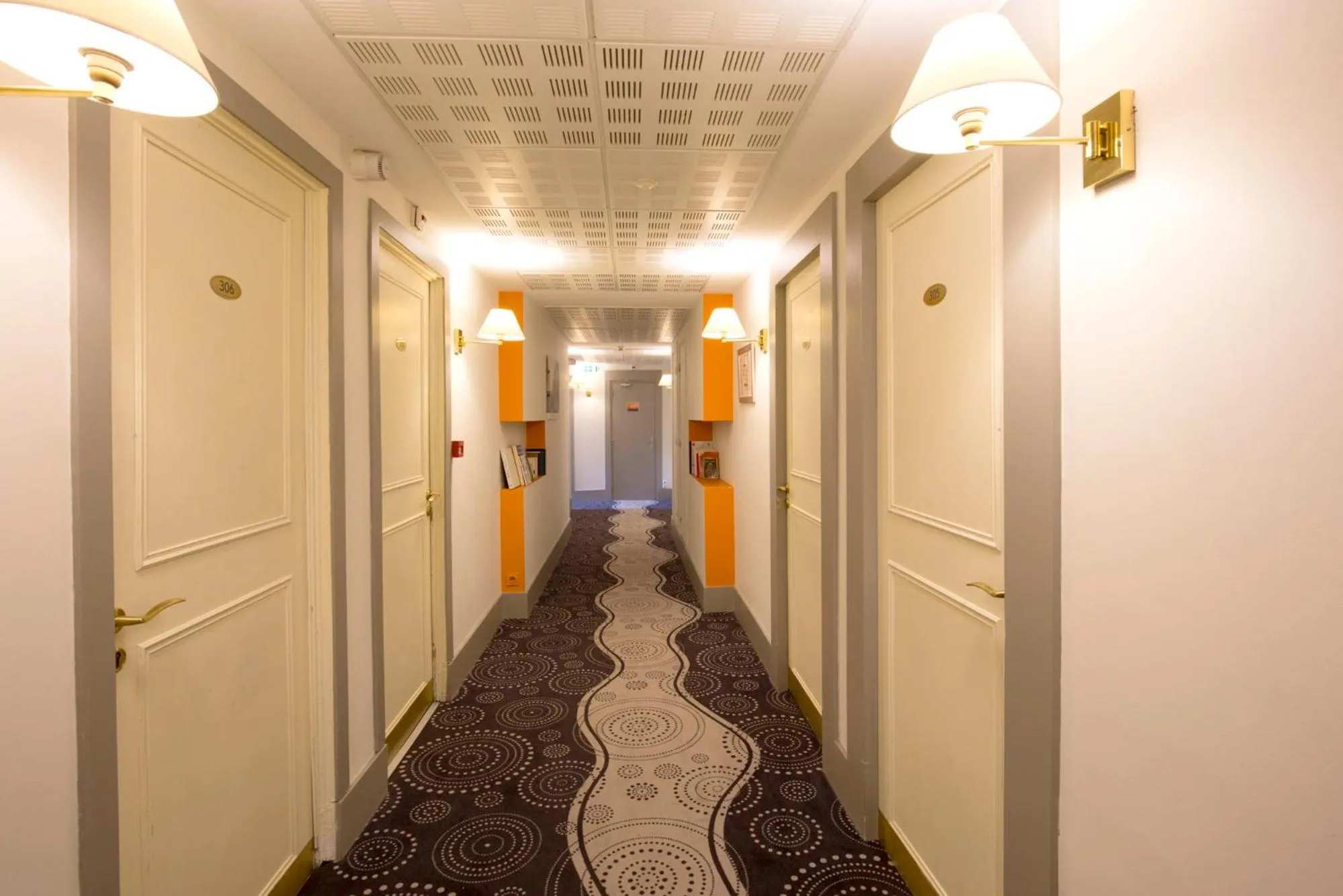 Area and facilities in Hôtel Raymond 4 Toulouse