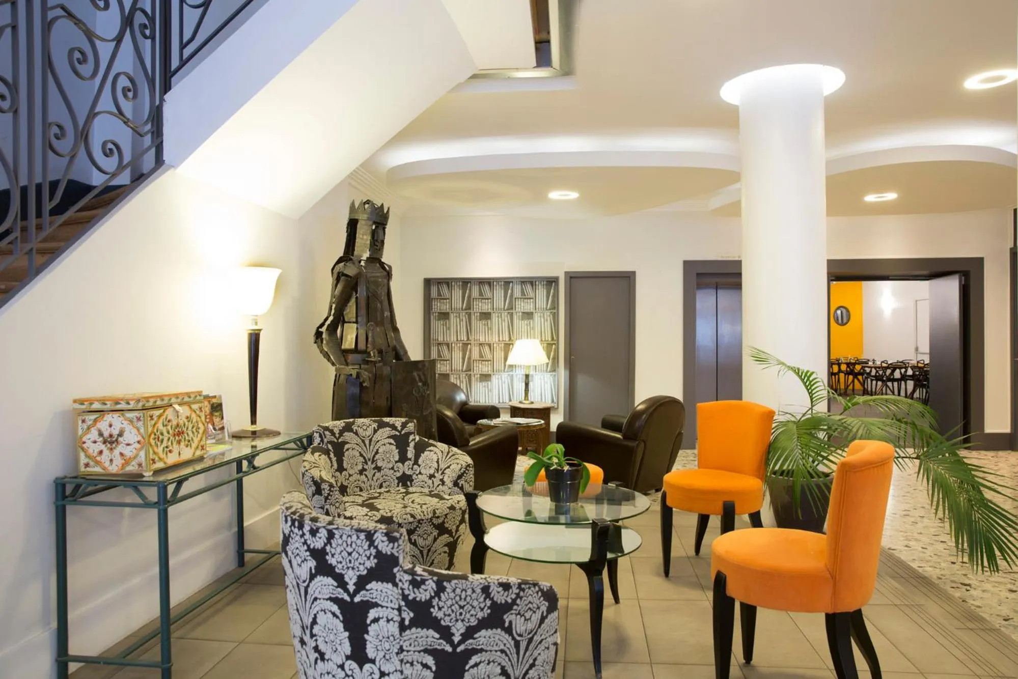 Lobby or reception in Hôtel Raymond 4 Toulouse