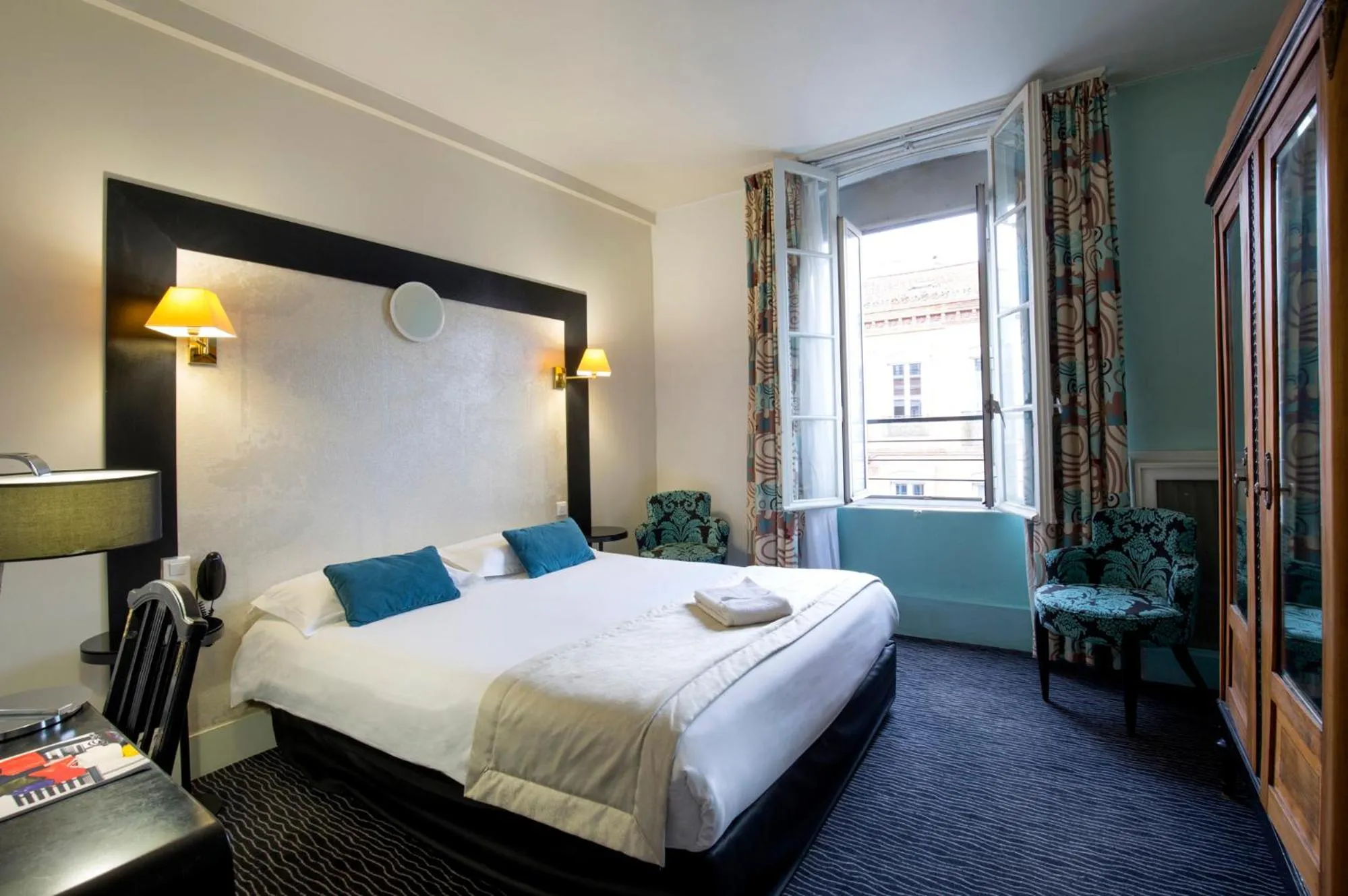 Bedroom in Hôtel Raymond 4 Toulouse