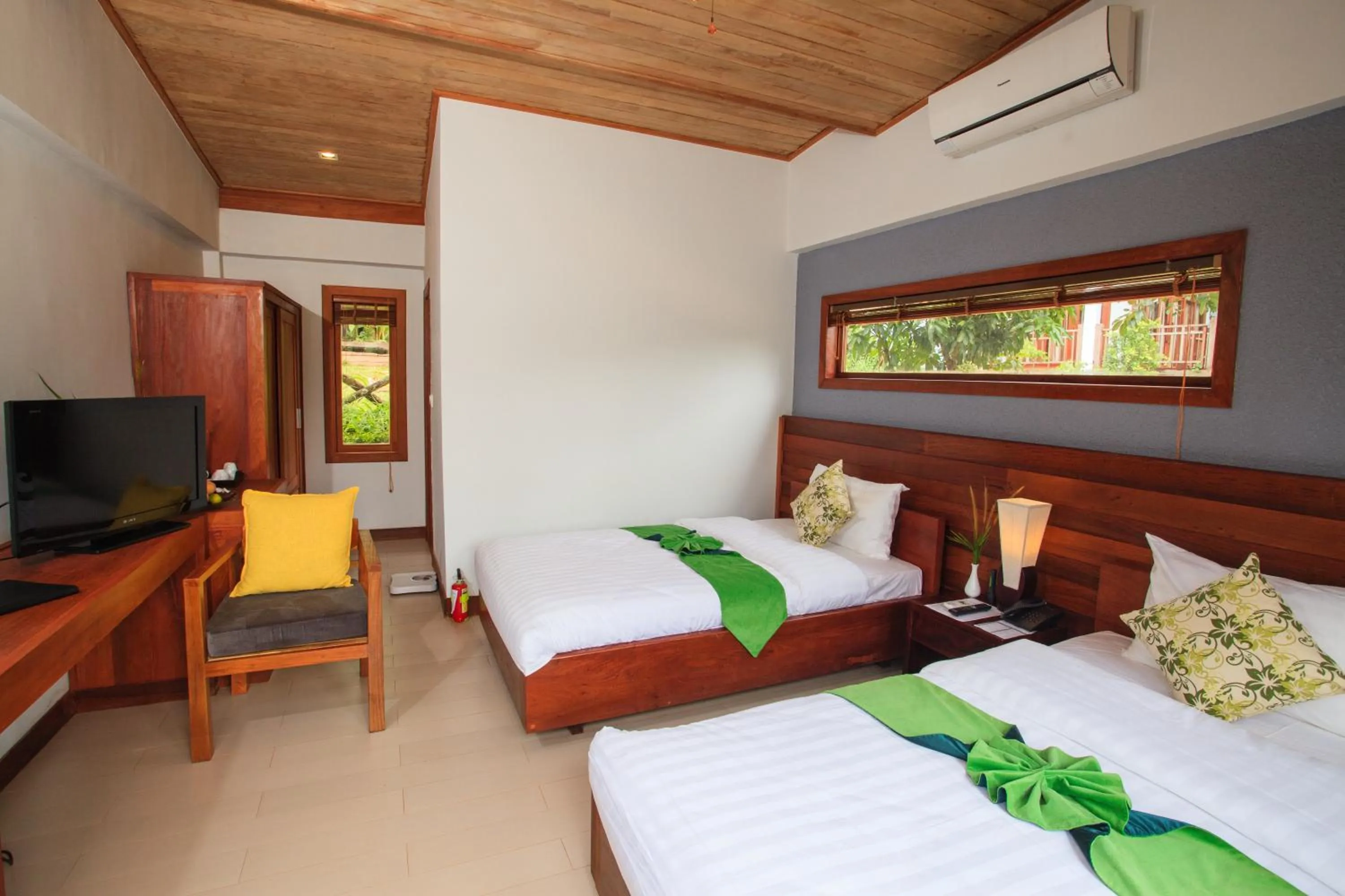 Bedroom, Bed in Mayura Hill Resort