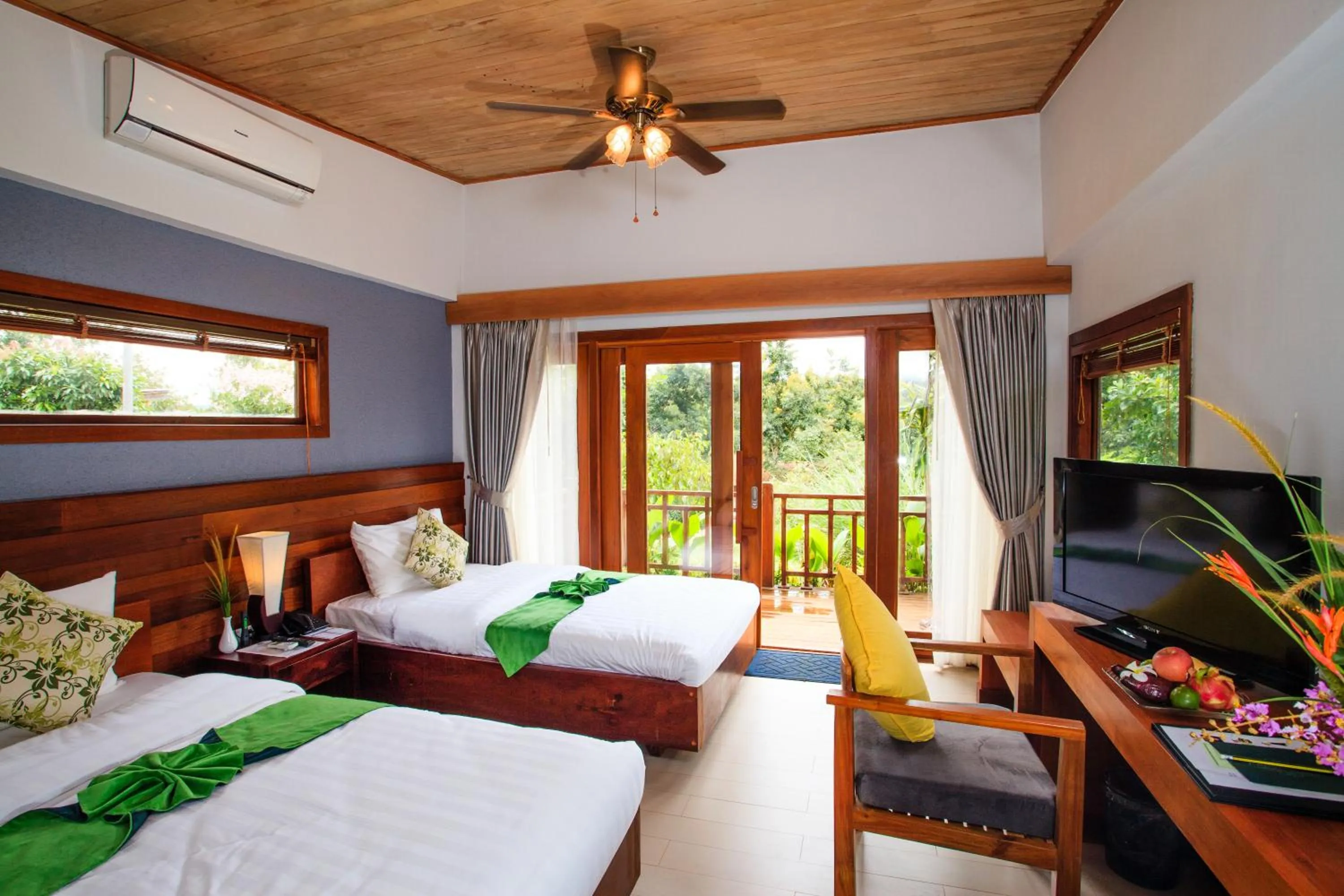 Bedroom, Bed in Mayura Hill Resort