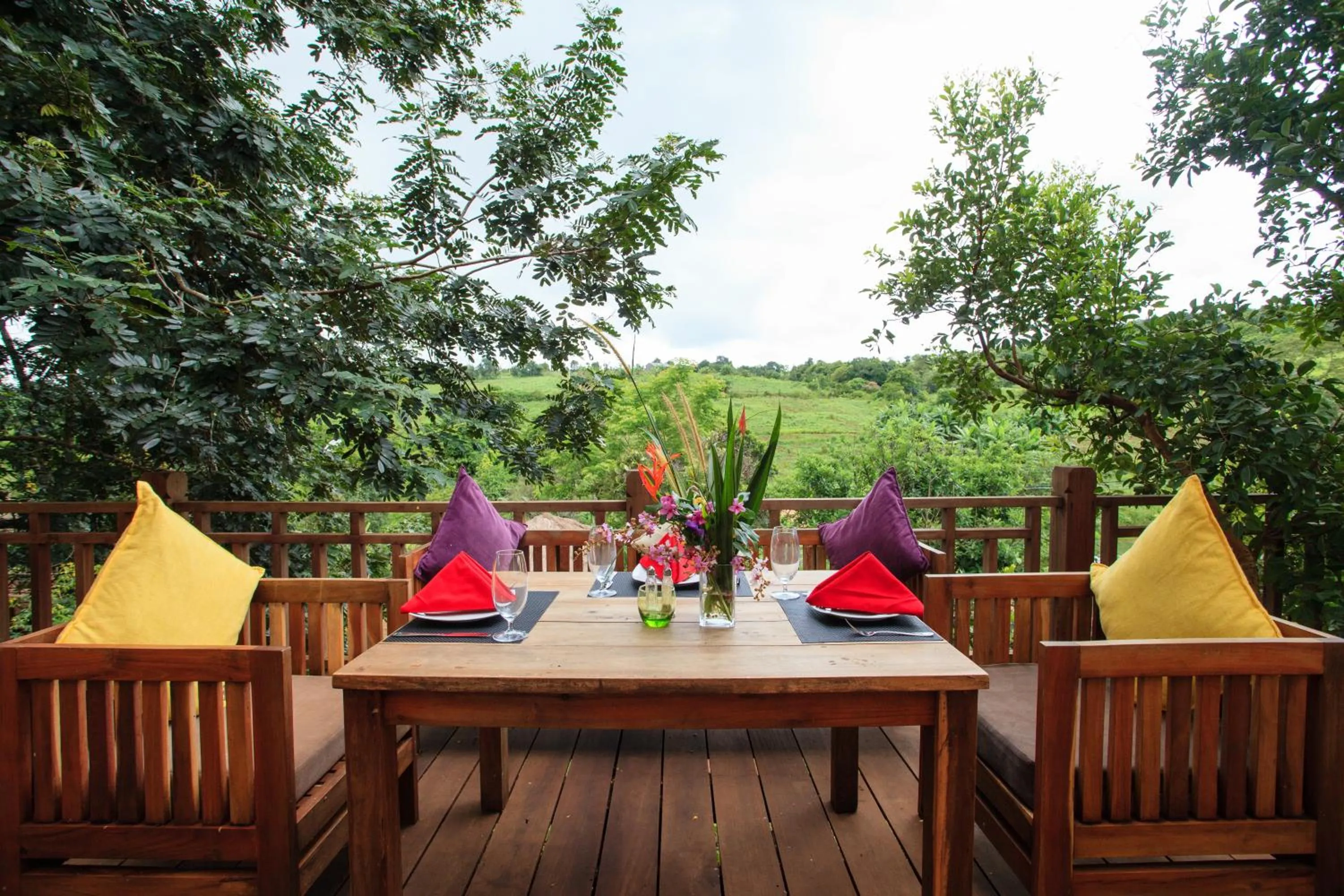 Restaurant/places to eat in Mayura Hill Resort