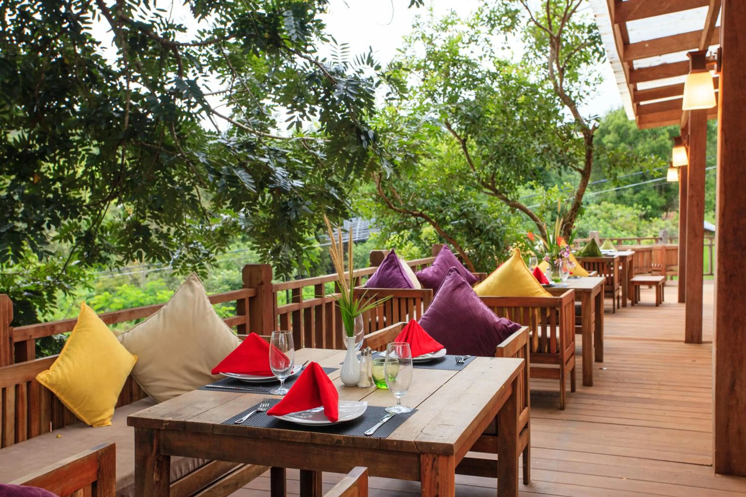 Restaurant/places to eat in Mayura Hill Resort