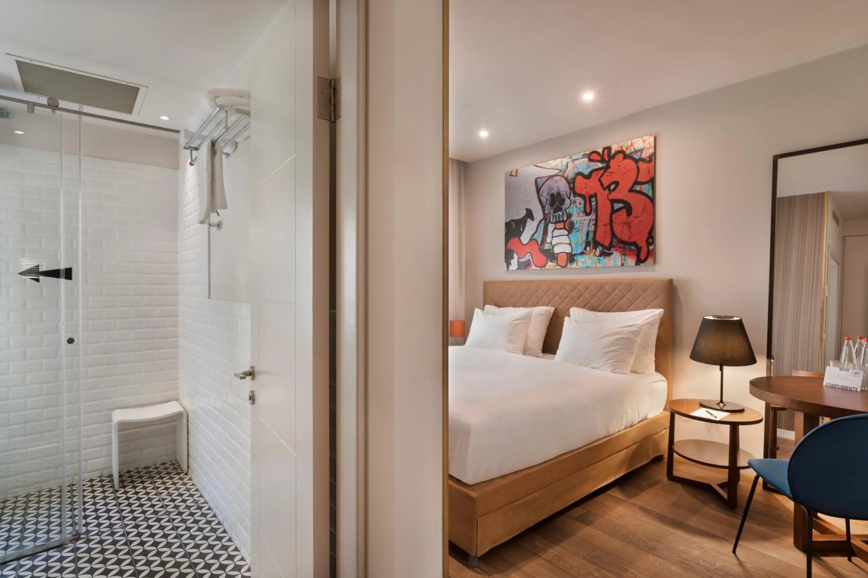 Photo of the whole room, Bed in Jacob Shenkin Hotel