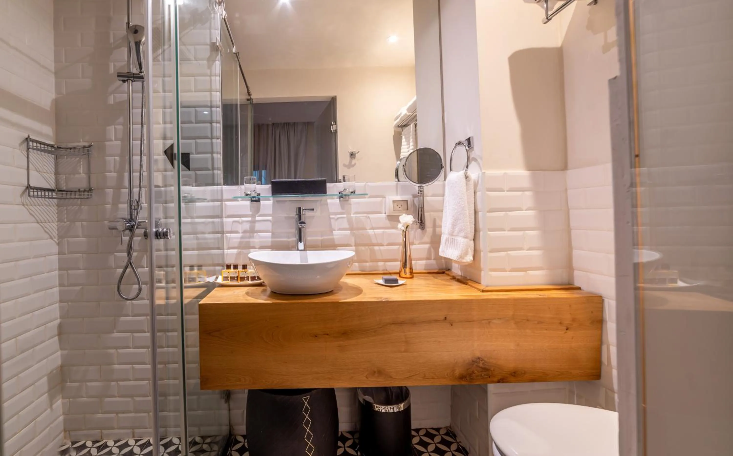 Bathroom in Jacob Shenkin Hotel