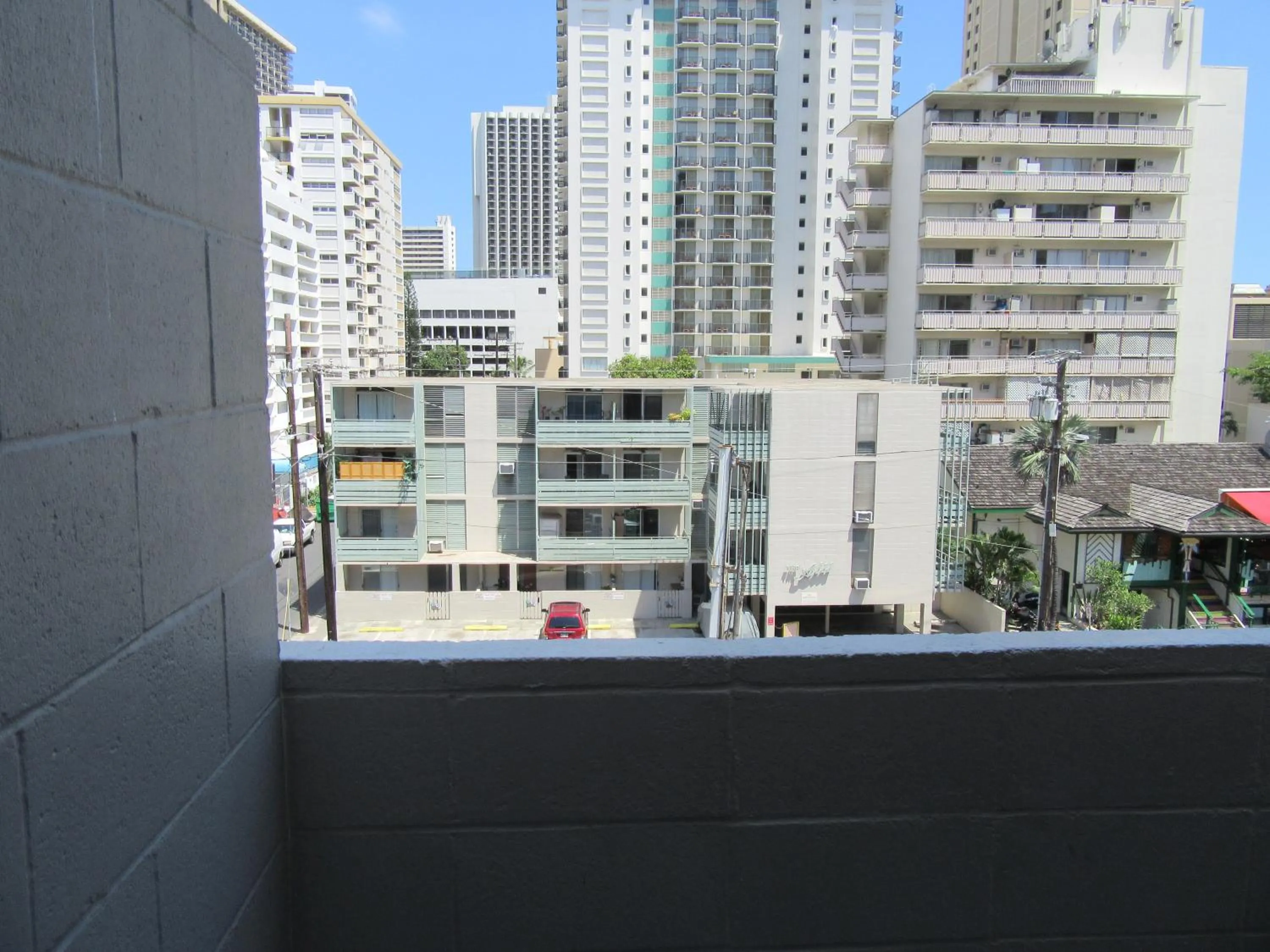 Waikiki Central Hotel - No Resort Fees