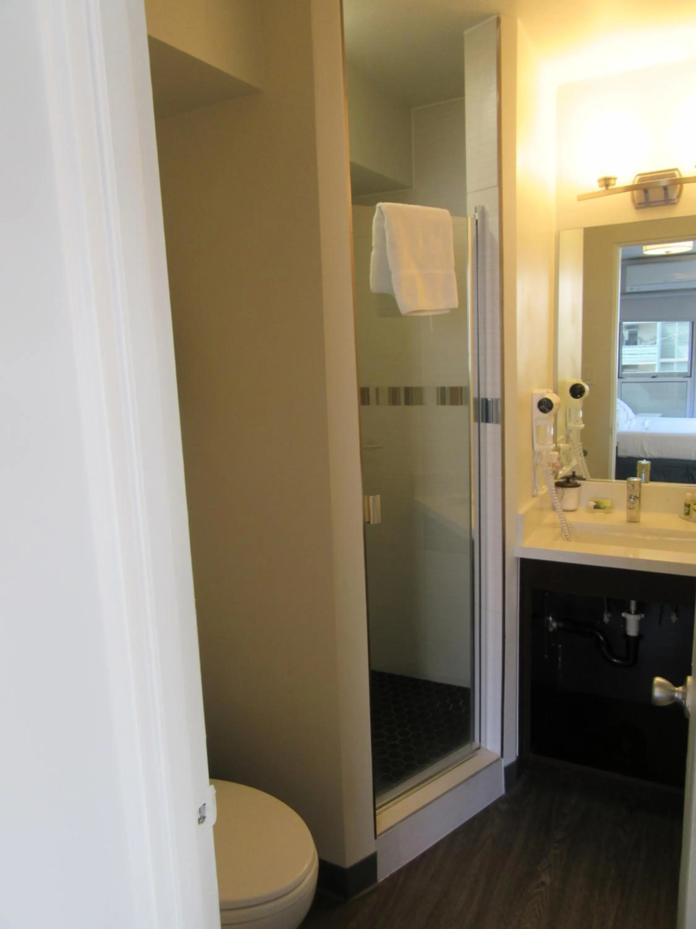 Waikiki Central Hotel - No Resort Fees