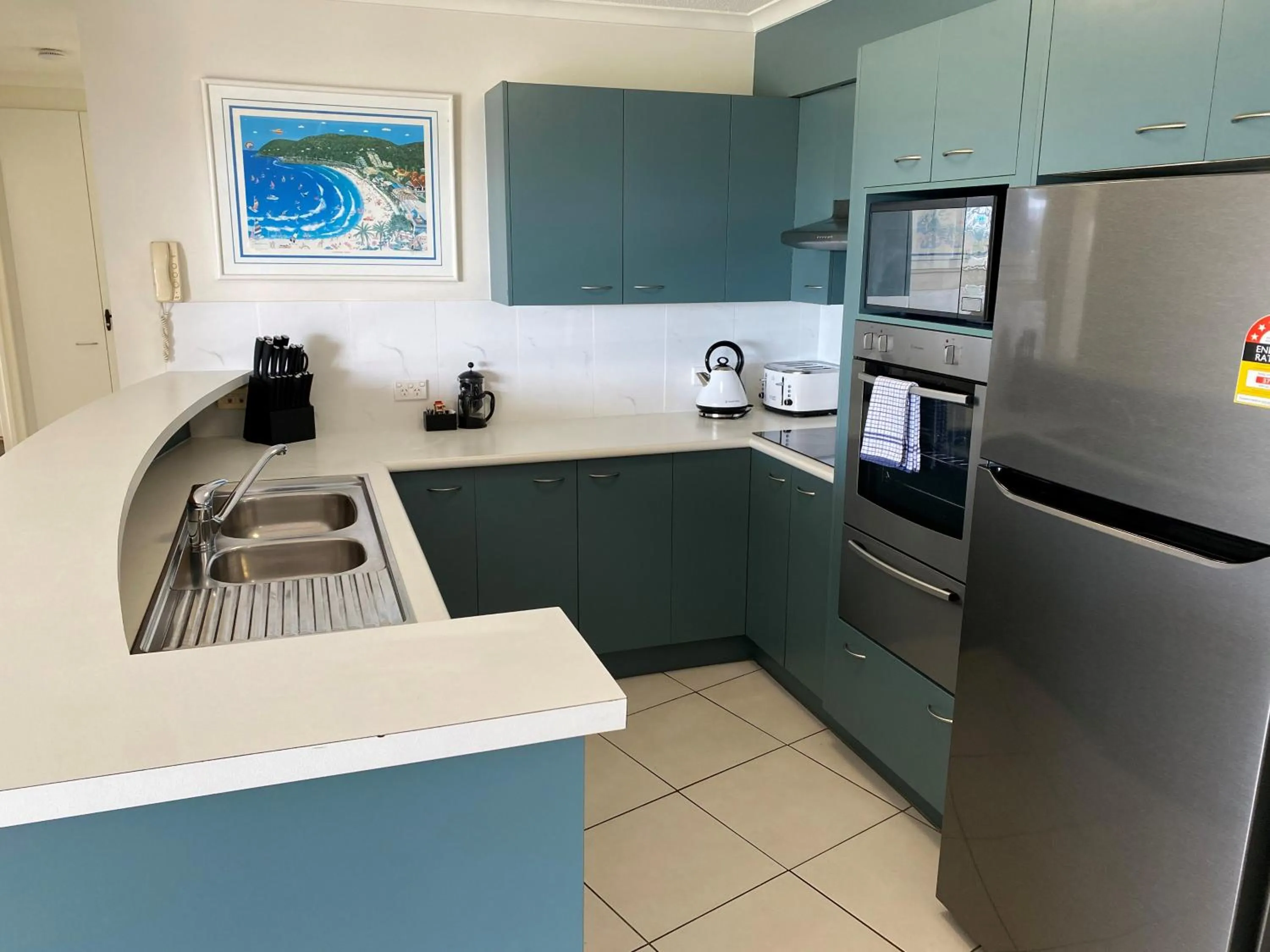 Kitchen or kitchenette in Belvedere Apartments