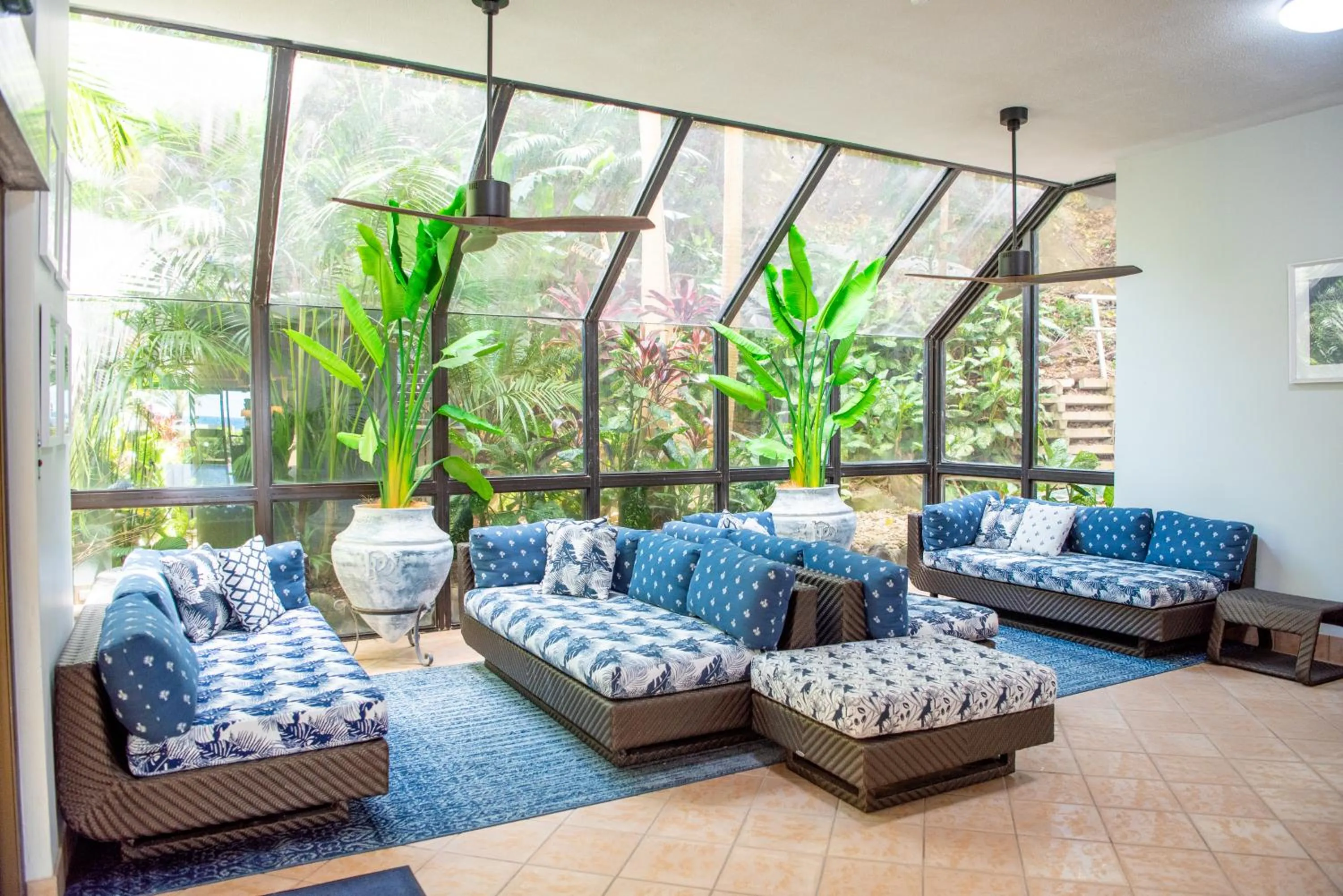 Seating area in The Rocks Resort - Official