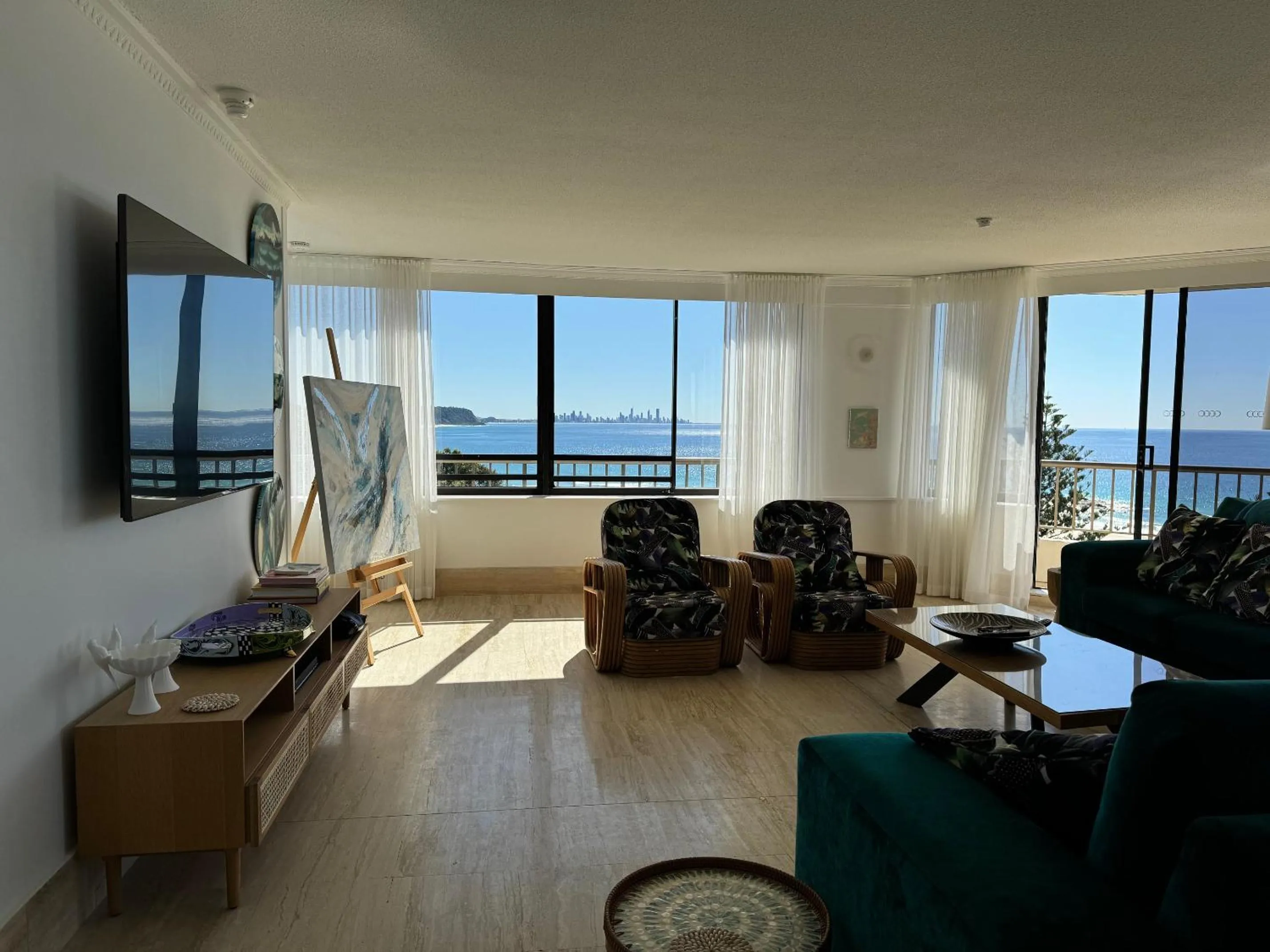 Living room in The Rocks Resort - Official