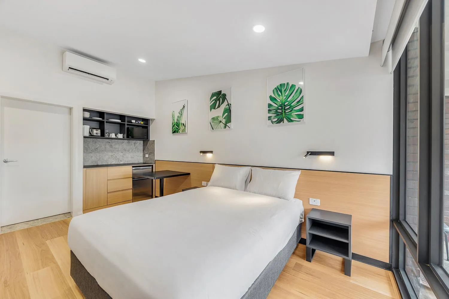 Bed in Parkview Motor Inn