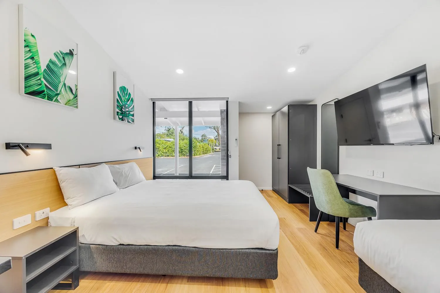 Bed in Parkview Motor Inn