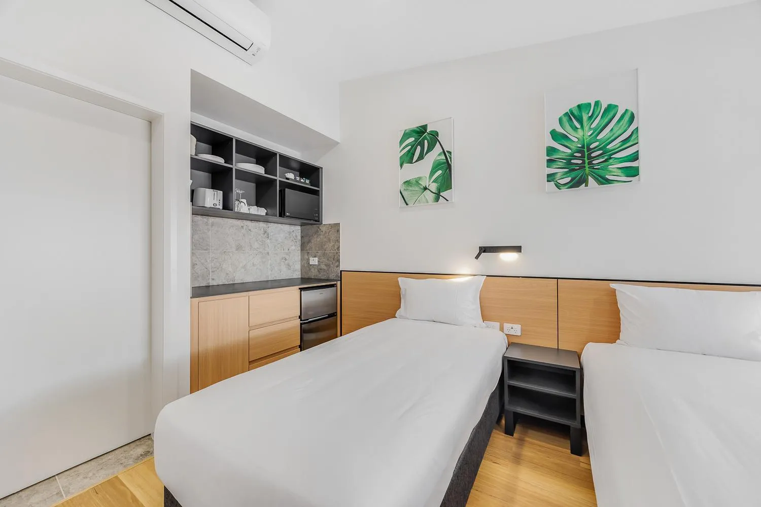 Bed in Parkview Motor Inn