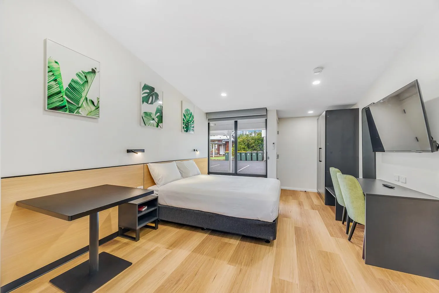 Bed in Parkview Motor Inn