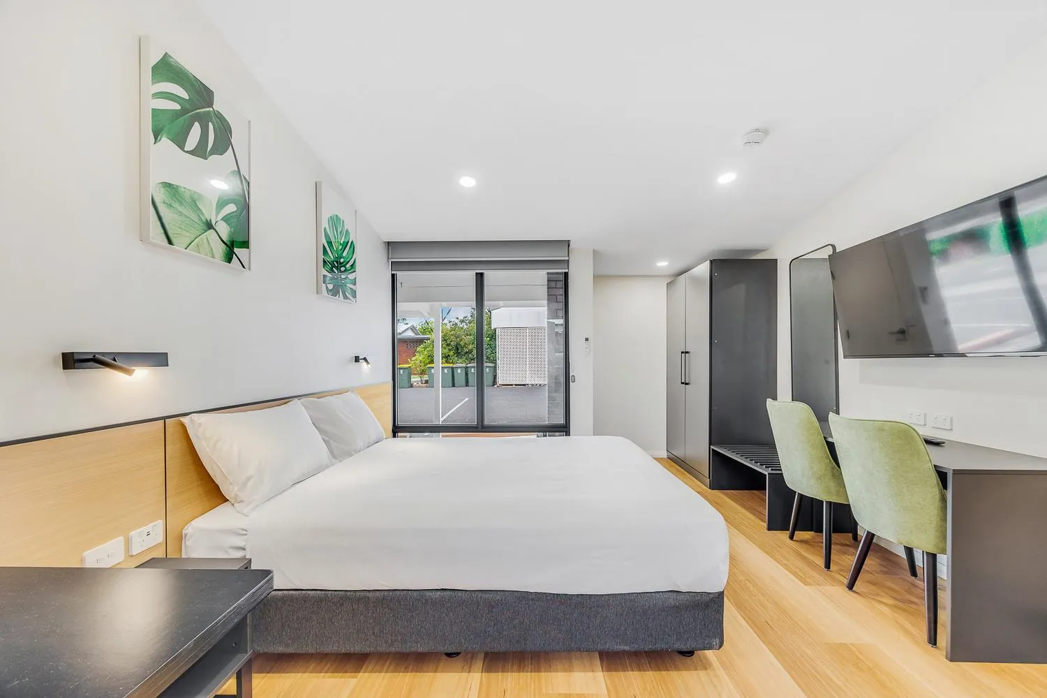 Bed in Parkview Motor Inn