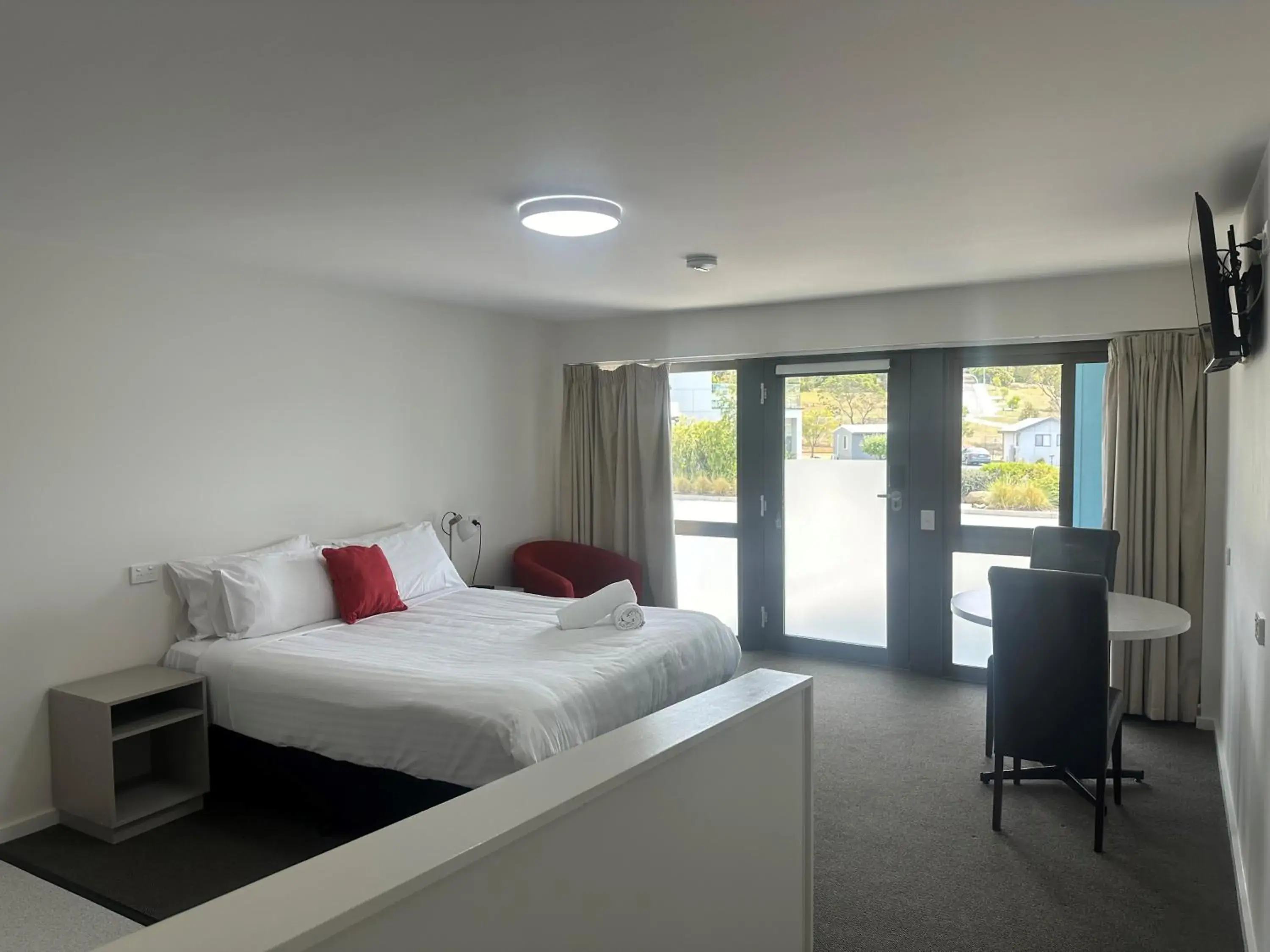 Accessible Queen in Eastcoaster Tasmania Accessible Queen in Eastcoaster Tasmania