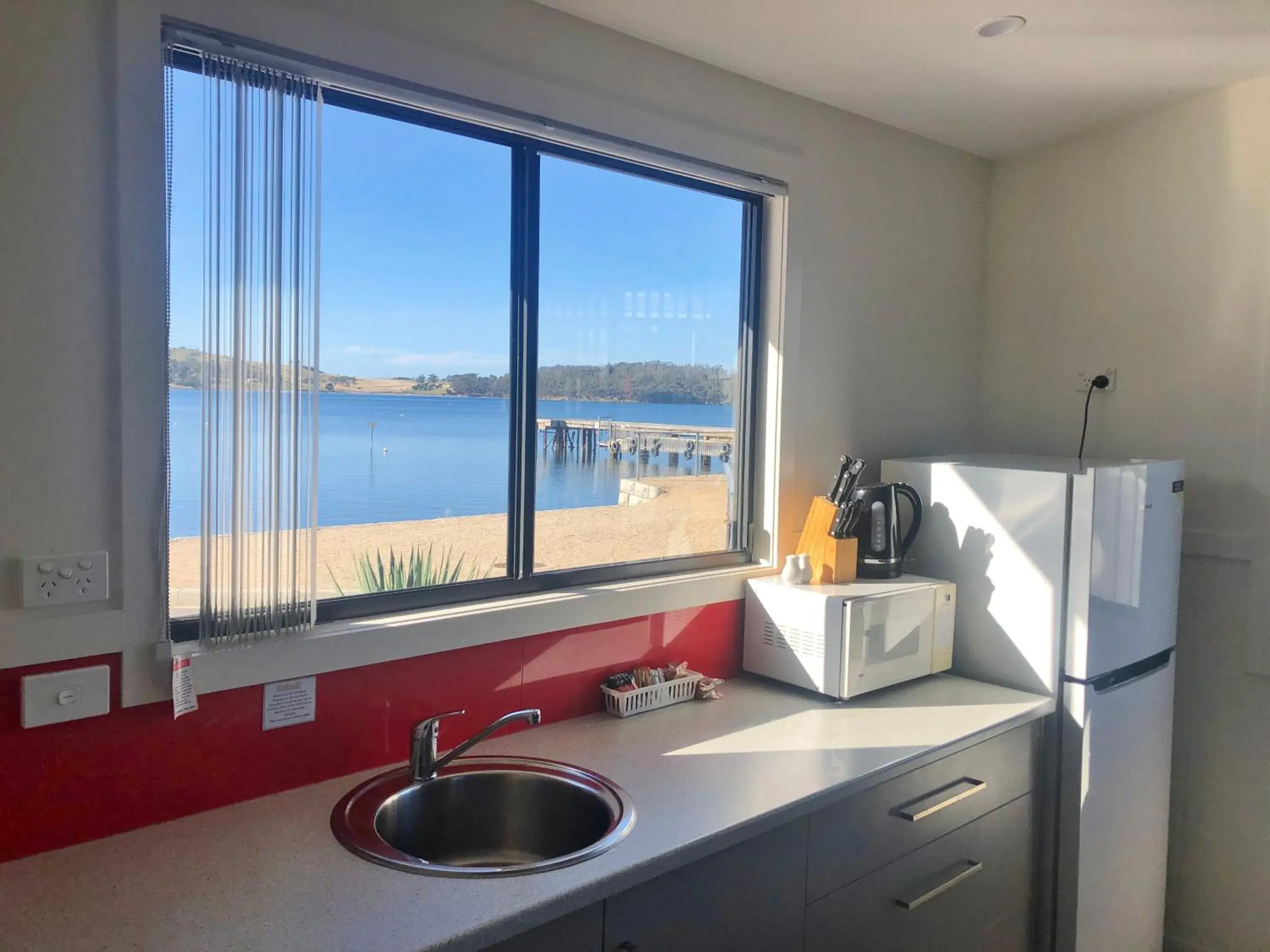 Cabin 1 - Waterfront in Eastcoaster Tasmania Cabin 1 - Waterfront in Eastcoaster Tasmania