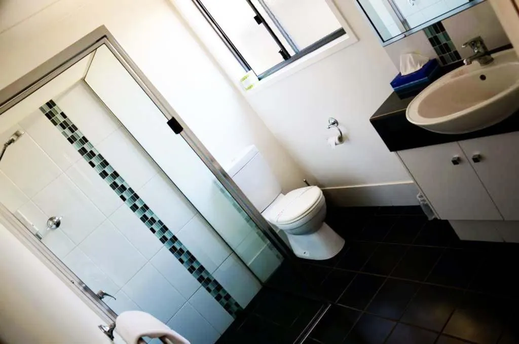 Bathroom in Oakey Motor Inn