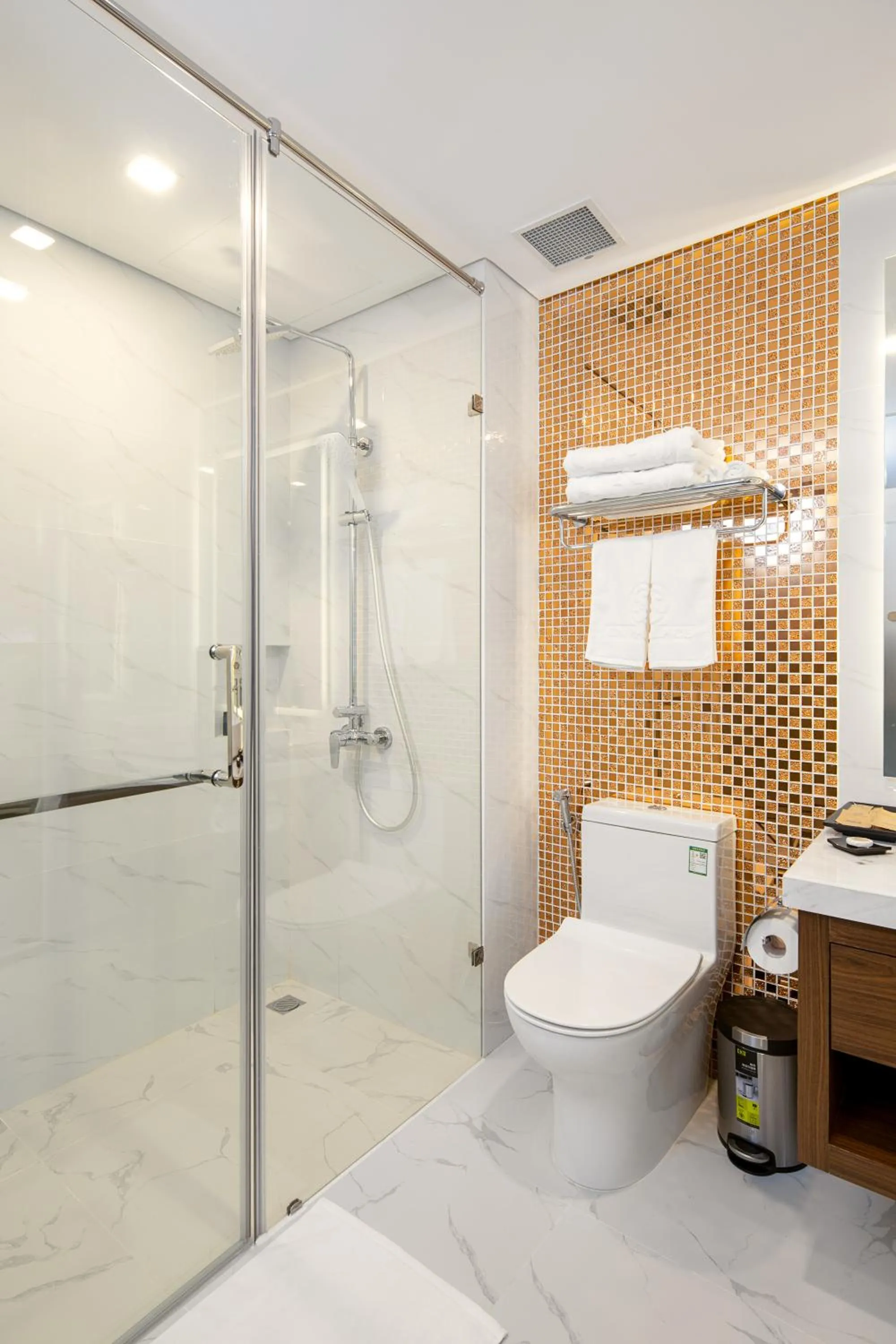 Toilet in CN Palace Boutique Hotel & Spa