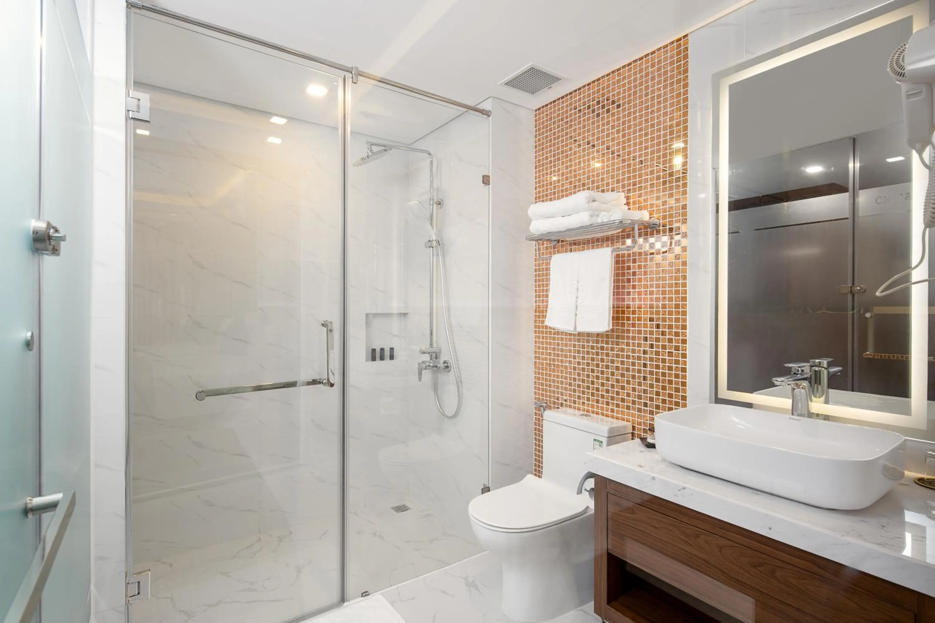 Toilet in CN Palace Boutique Hotel & Spa