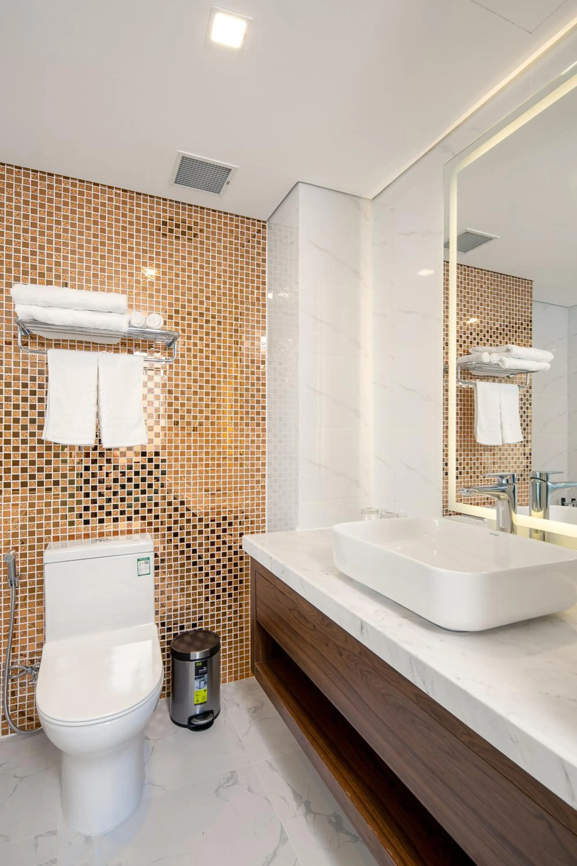 Toilet in CN Palace Boutique Hotel & Spa