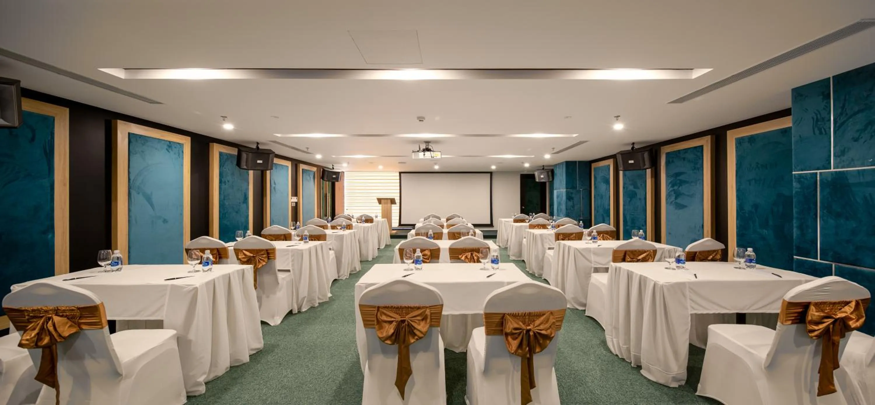 Business facilities in CN Palace Boutique Hotel & Spa