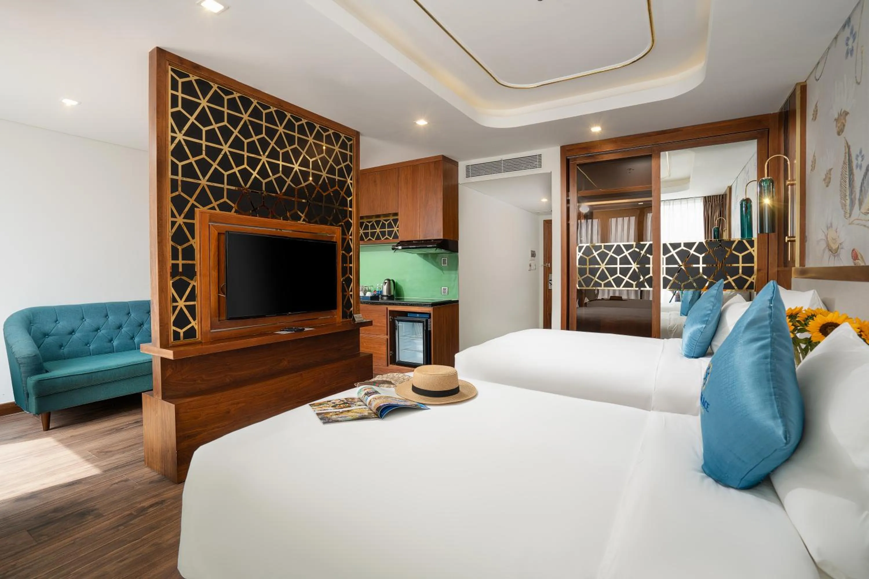 Communal lounge/ TV room, Bed in CN Palace Boutique Hotel & Spa