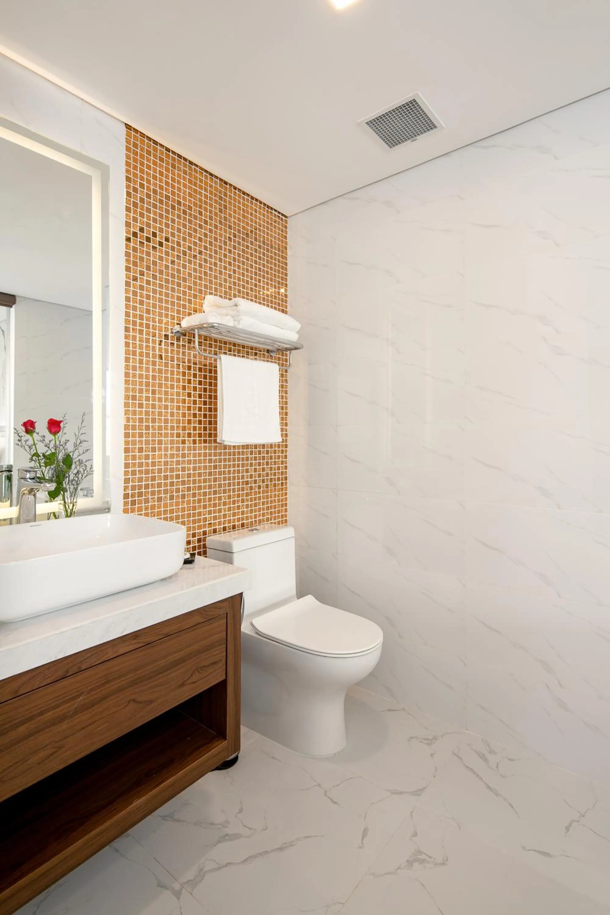 Toilet in CN Palace Boutique Hotel & Spa