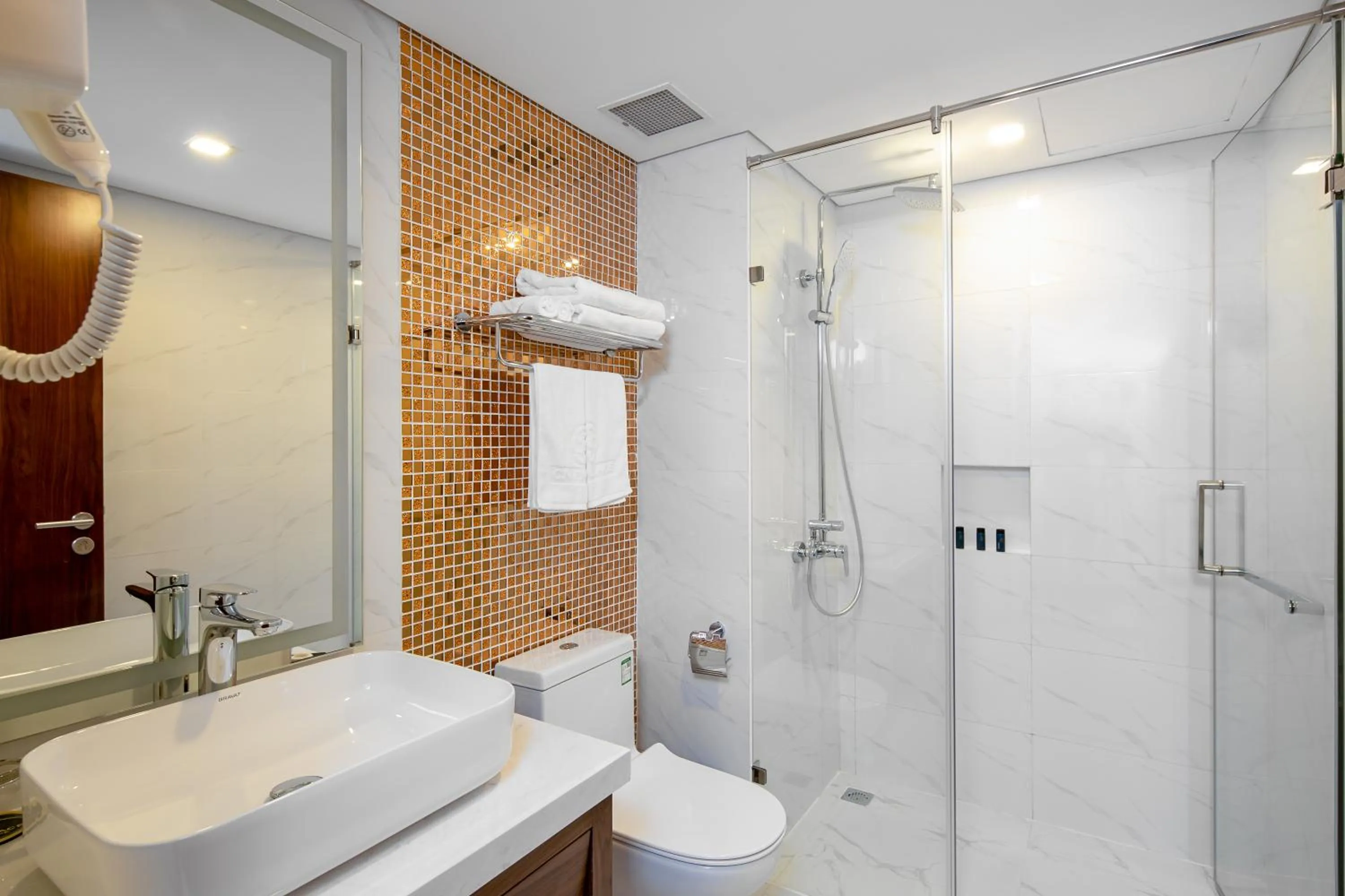 Toilet in CN Palace Boutique Hotel & Spa