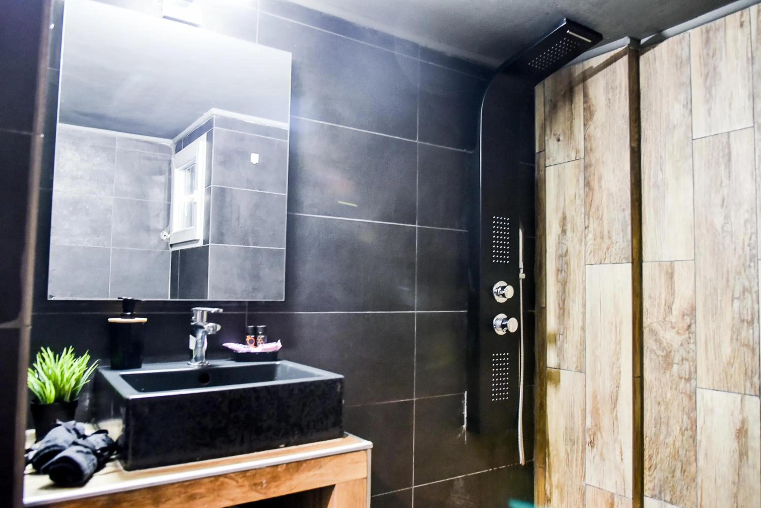 Home Plus Psirri Apartment