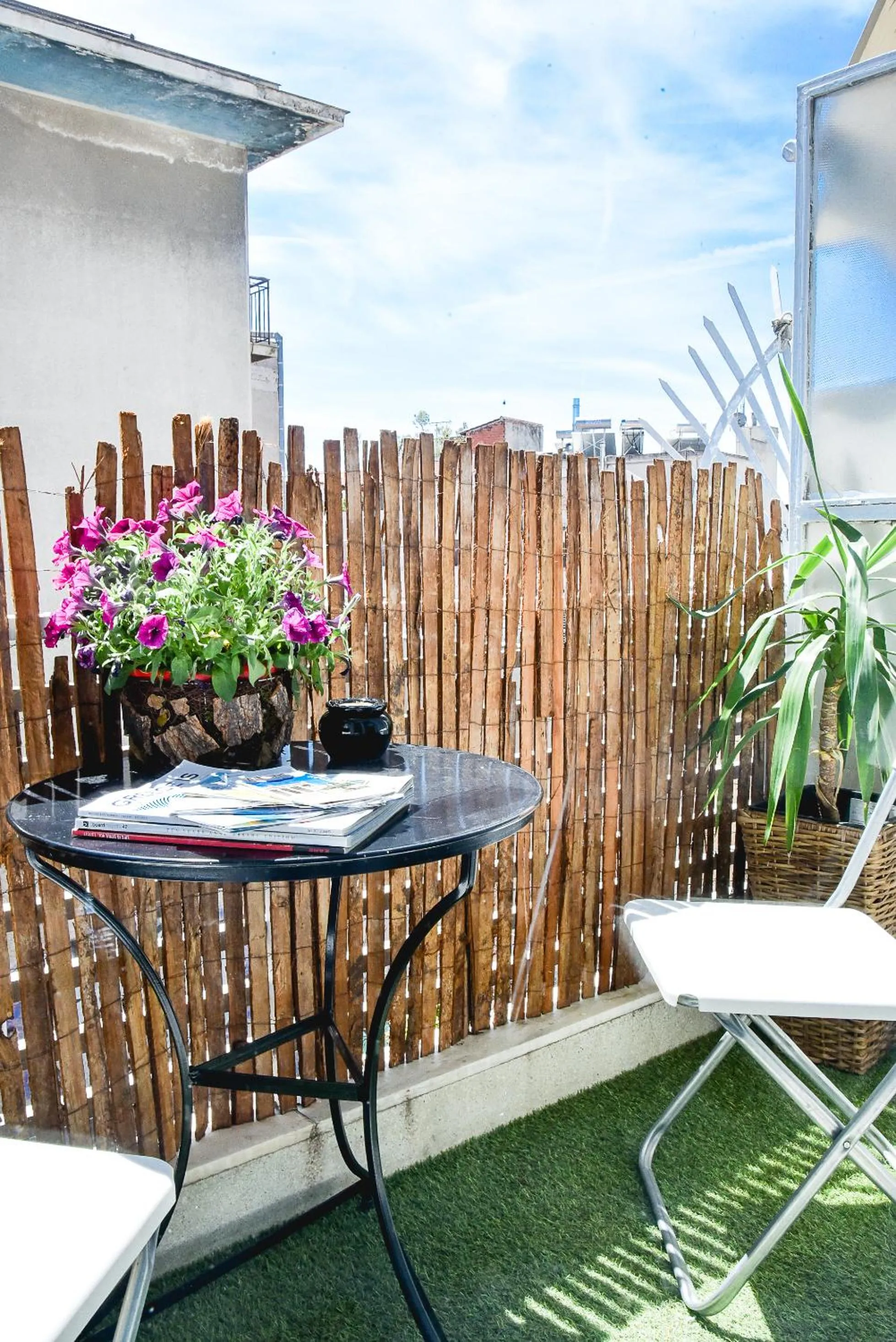 Home Plus Psirri Apartment