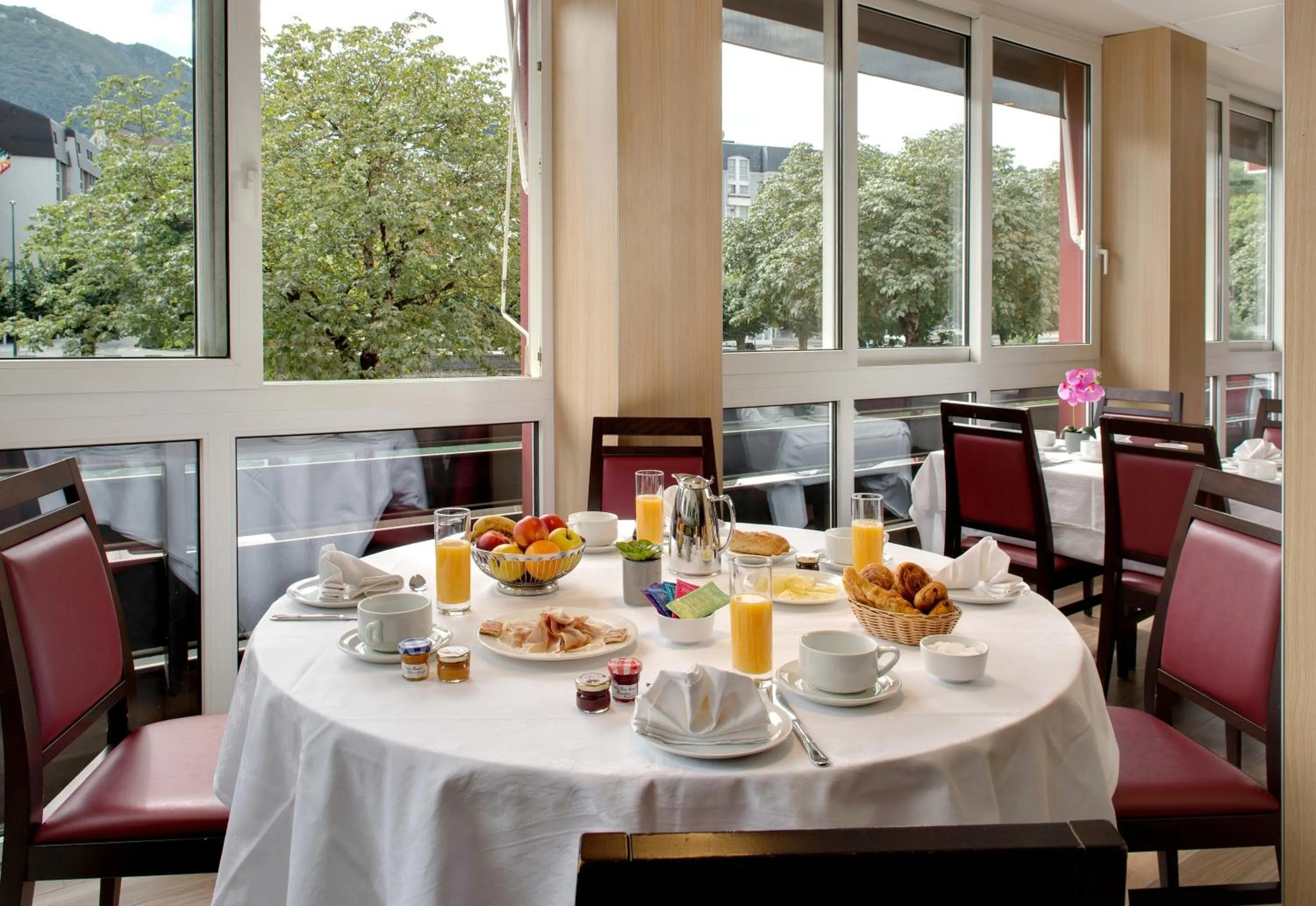 Restaurant/places to eat in Hôtel Beau Site