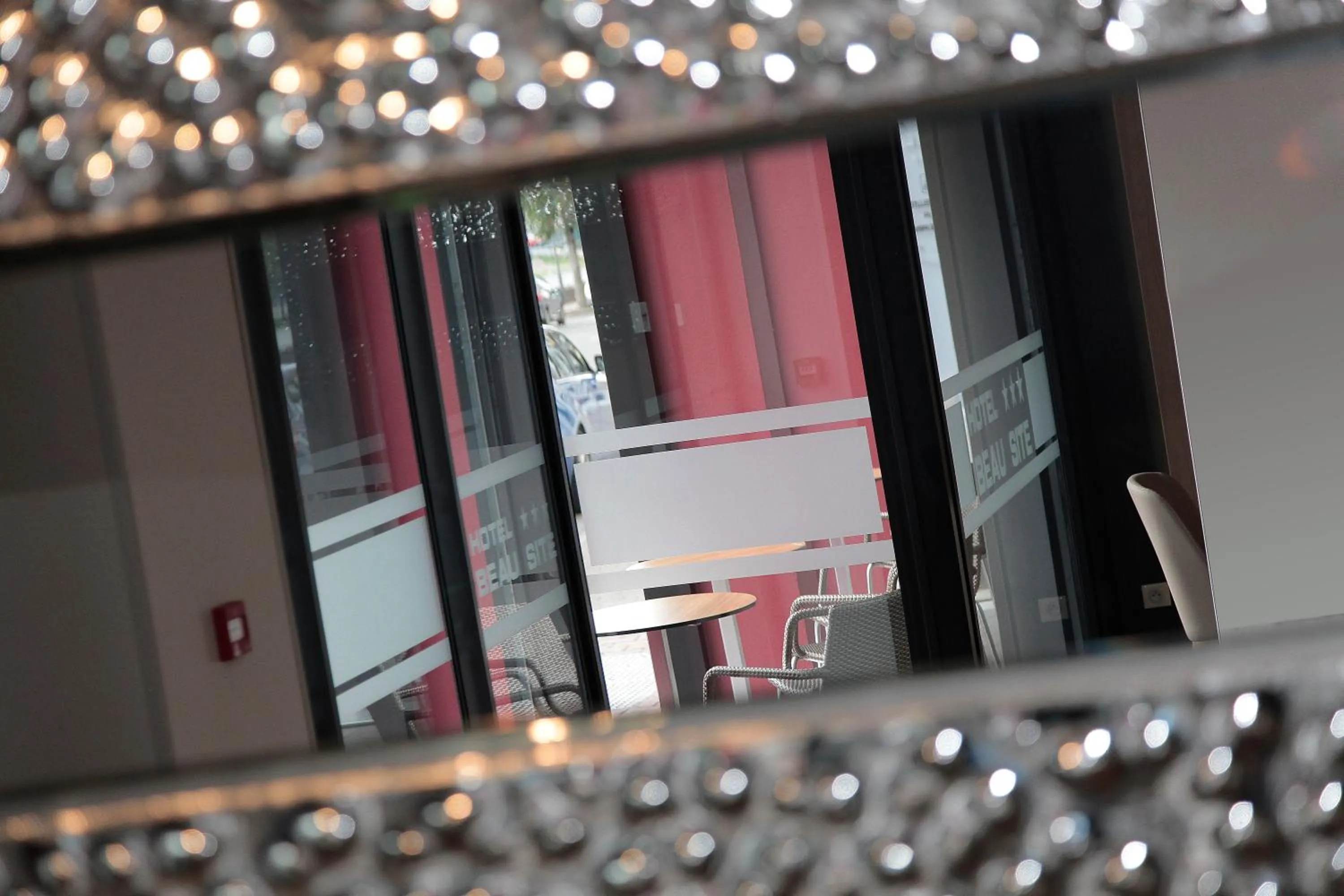 Facade/entrance in Hôtel Beau Site