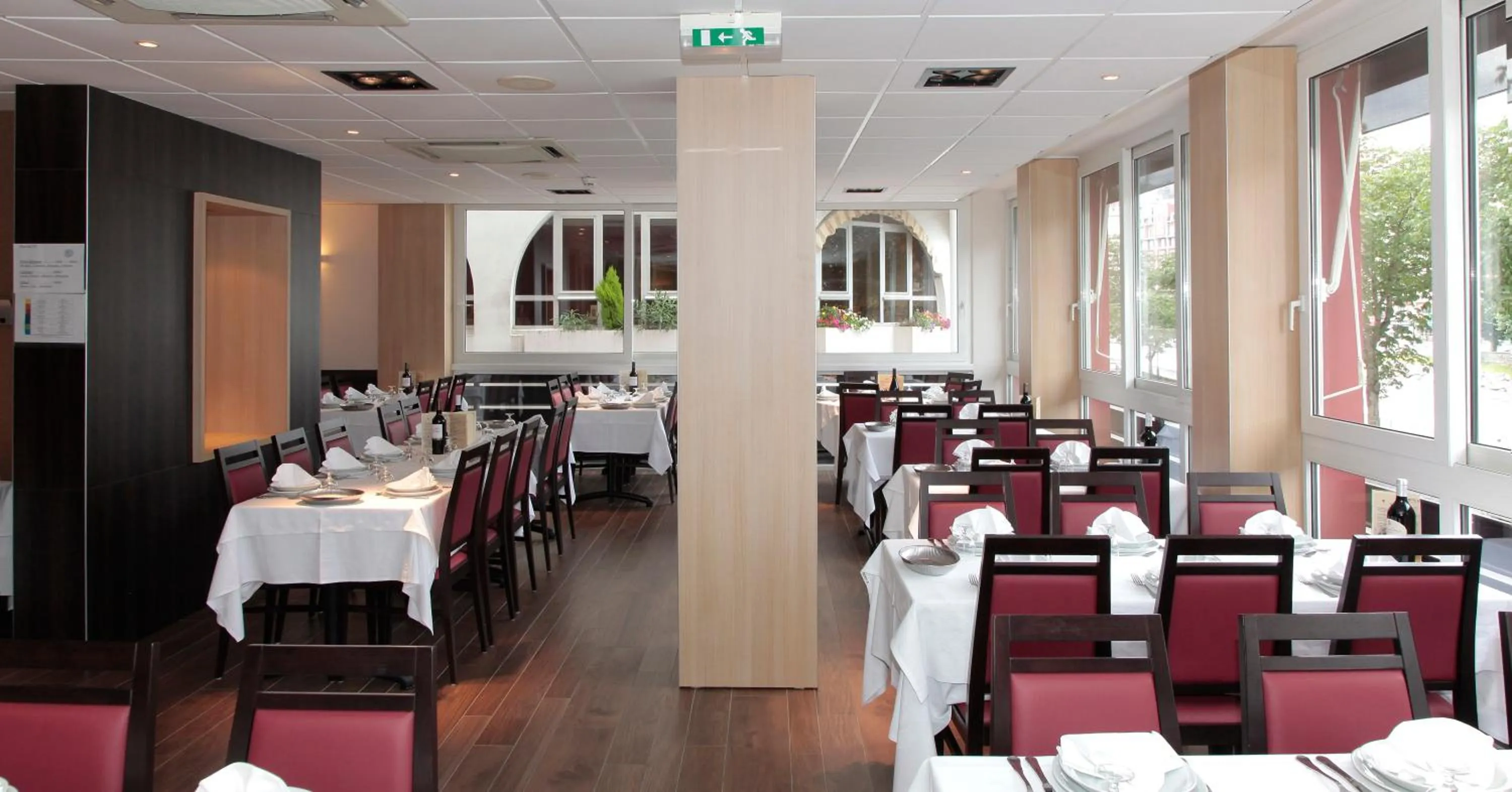 Restaurant/places to eat in Hôtel Beau Site