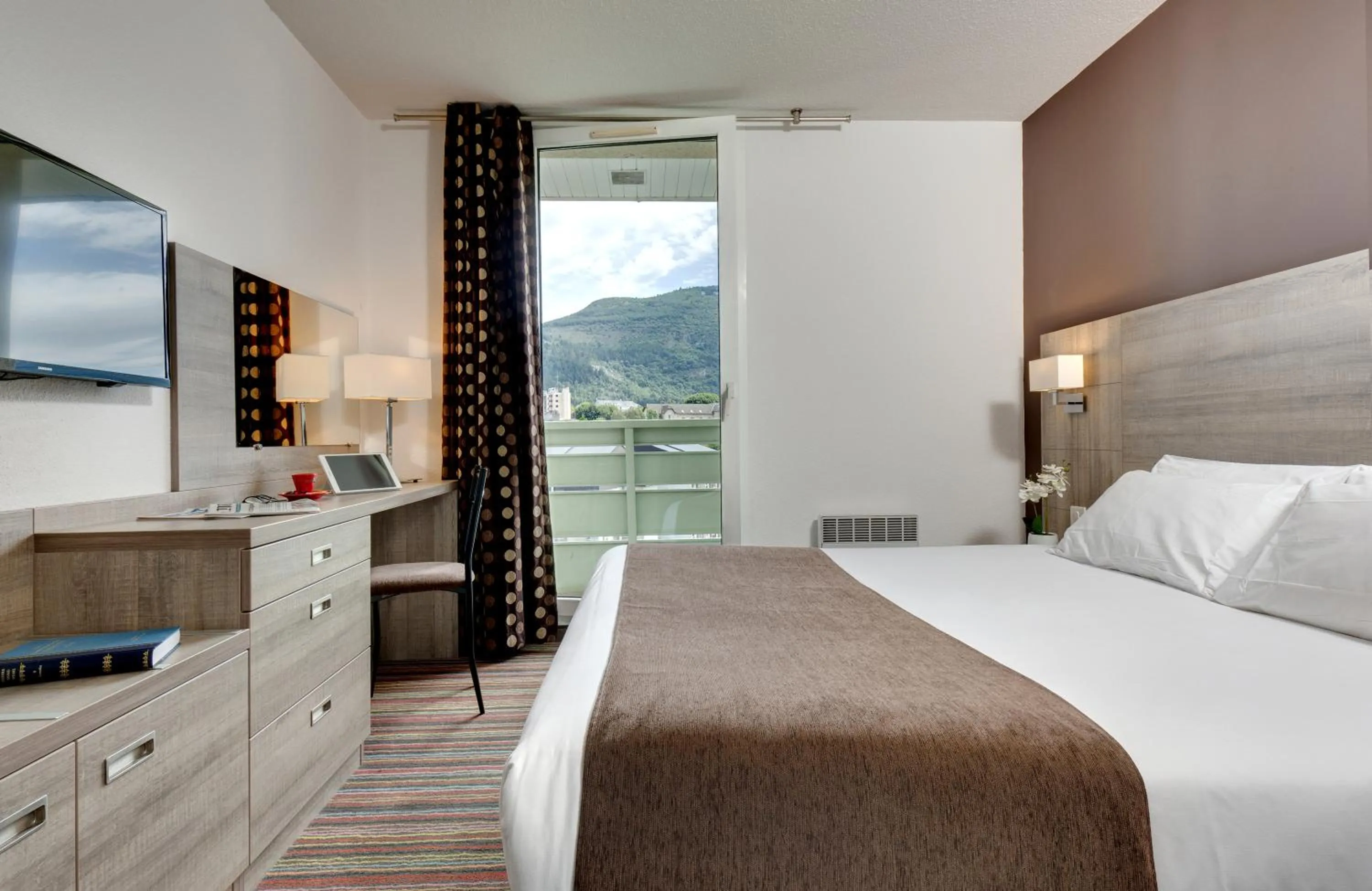 Photo of the whole room, Bed in Hôtel Beau Site