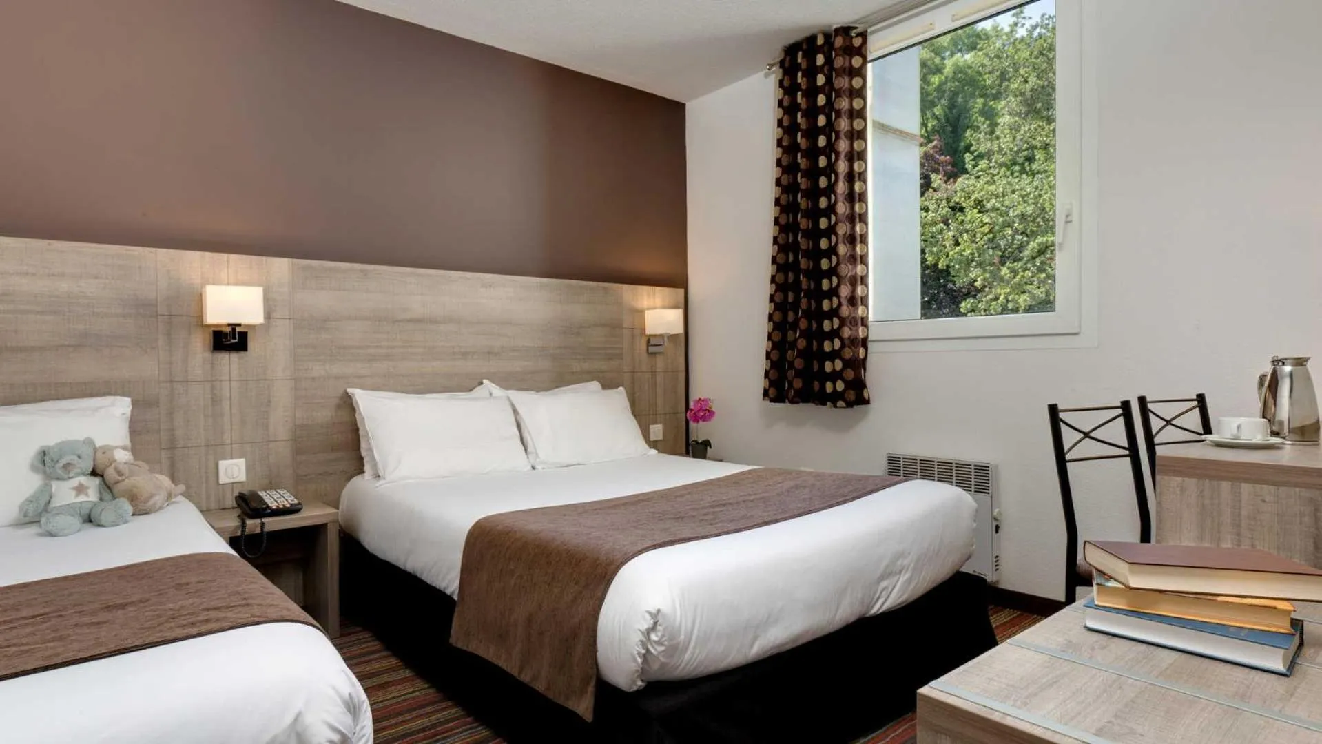 Bedroom, Bed in Hôtel Beau Site