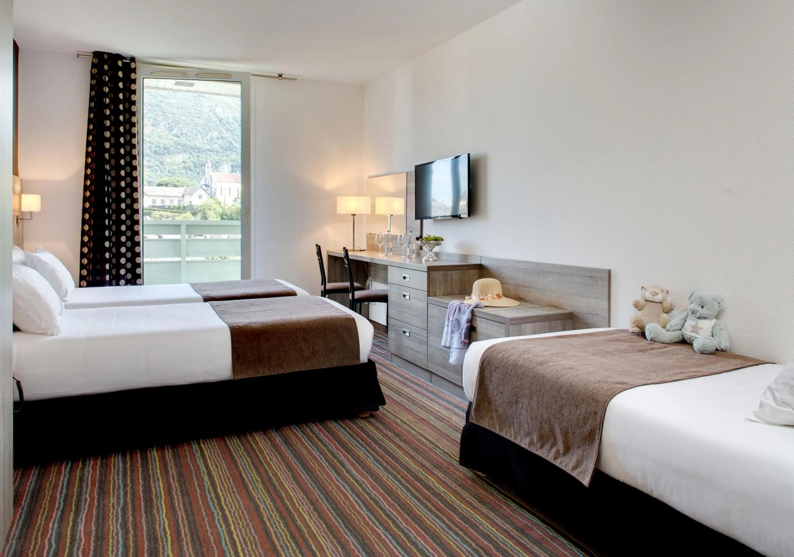 Bed in Hôtel Beau Site